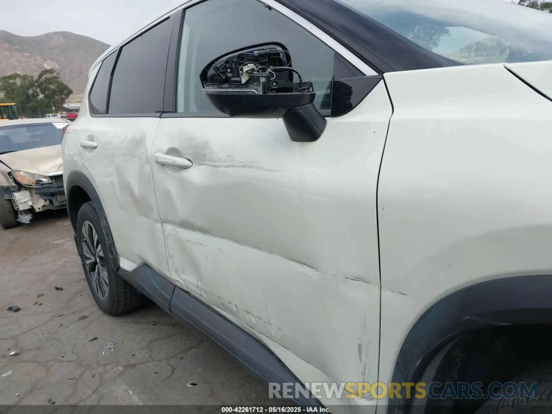 17 Photograph of a damaged car JN8AT3BA6MW011398 NISSAN ROGUE 2021