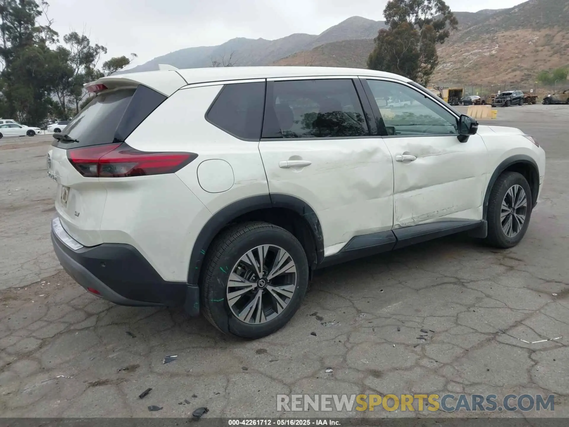 4 Photograph of a damaged car JN8AT3BA6MW011398 NISSAN ROGUE 2021