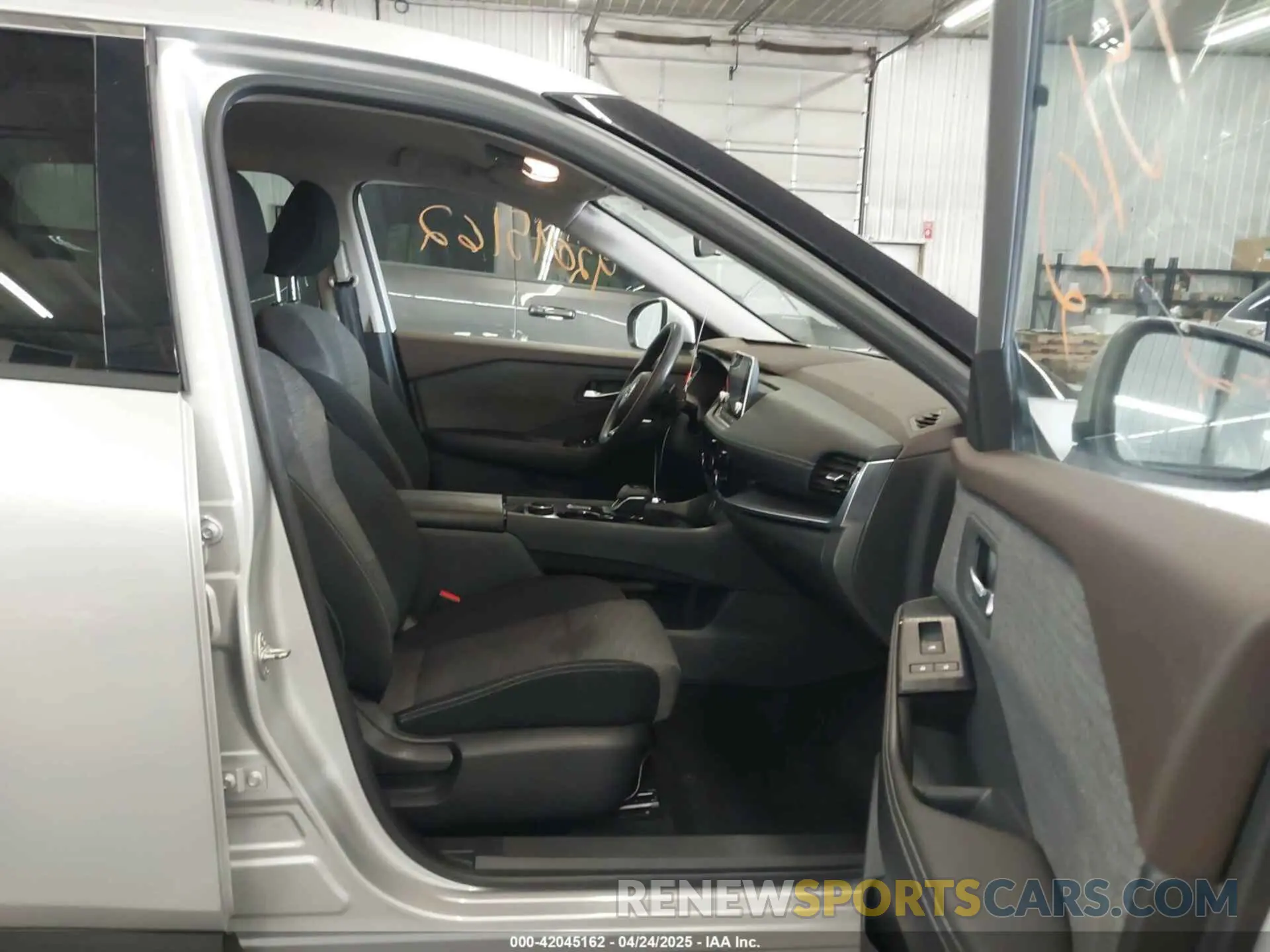 5 Photograph of a damaged car JN8AT3BB9MW210051 NISSAN ROGUE 2021