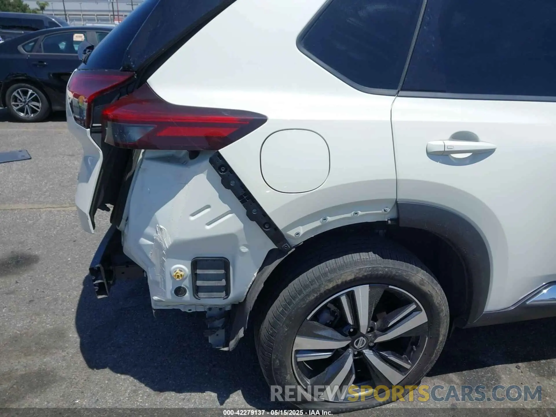 18 Photograph of a damaged car JN8AT3CA4MW021541 NISSAN ROGUE 2021