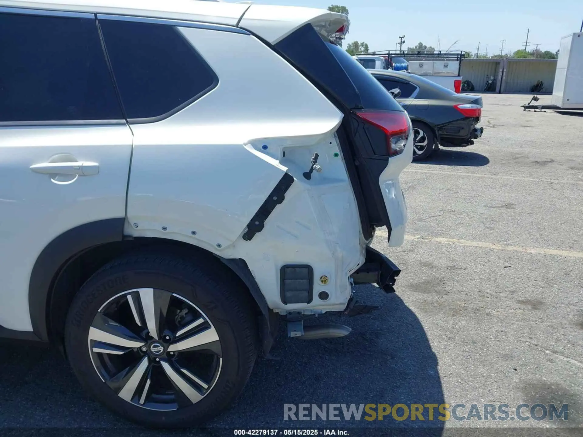 19 Photograph of a damaged car JN8AT3CA4MW021541 NISSAN ROGUE 2021