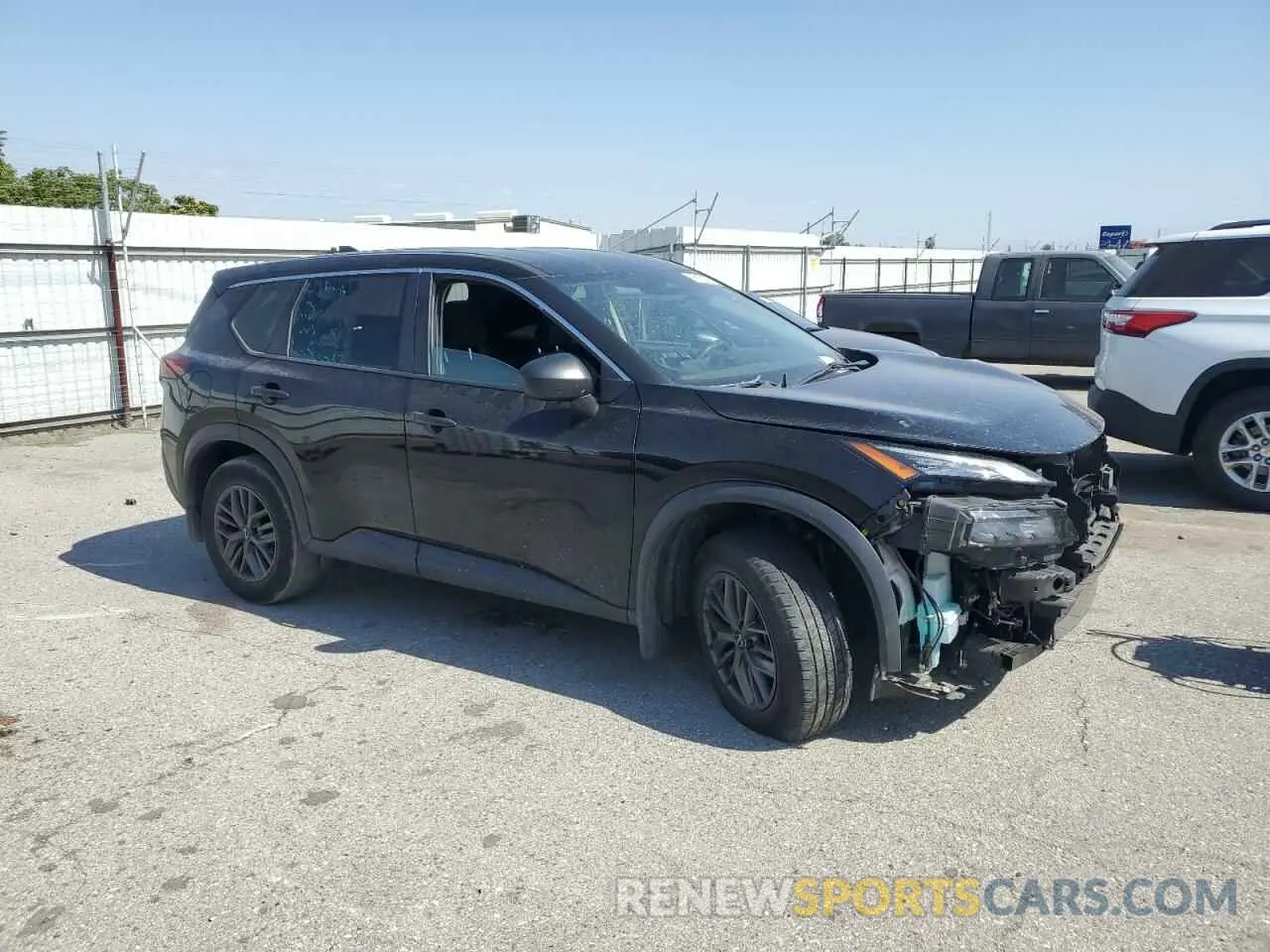 4 Photograph of a damaged car 5N1BT3AA4NC674226 NISSAN ROGUE 2022