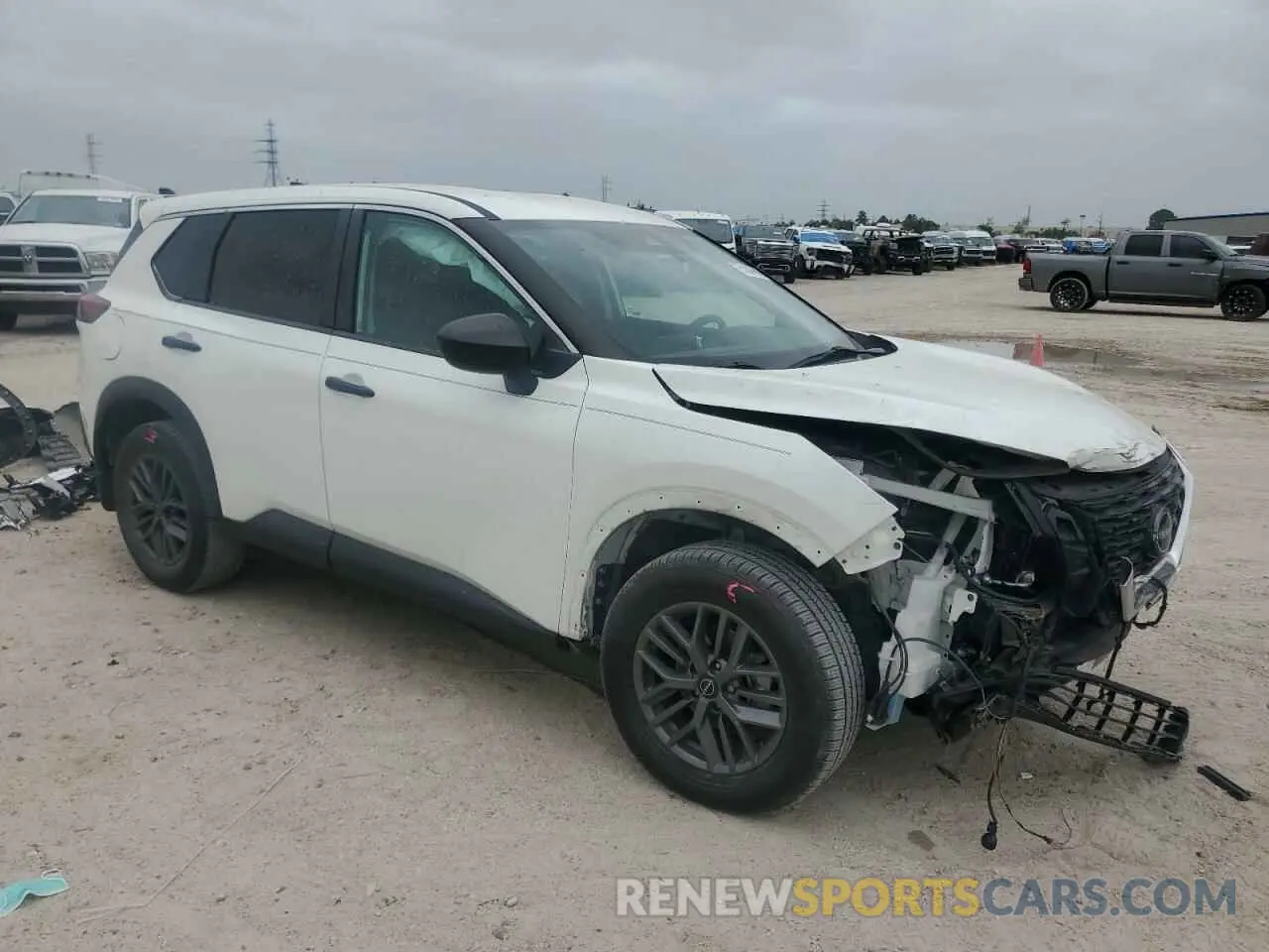 4 Photograph of a damaged car 5N1BT3AA6NC728139 NISSAN ROGUE 2022