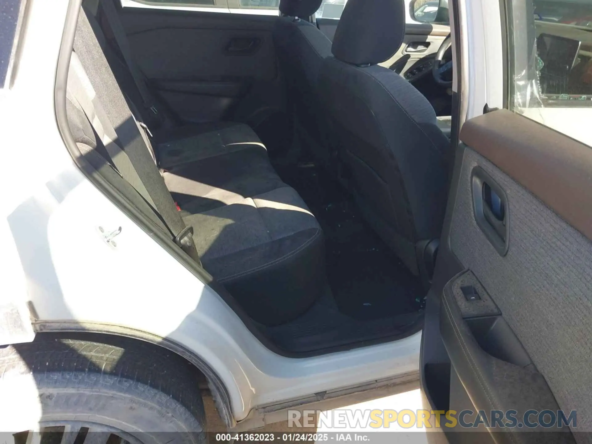 8 Photograph of a damaged car 5N1BT3AA7NC710863 NISSAN ROGUE 2022