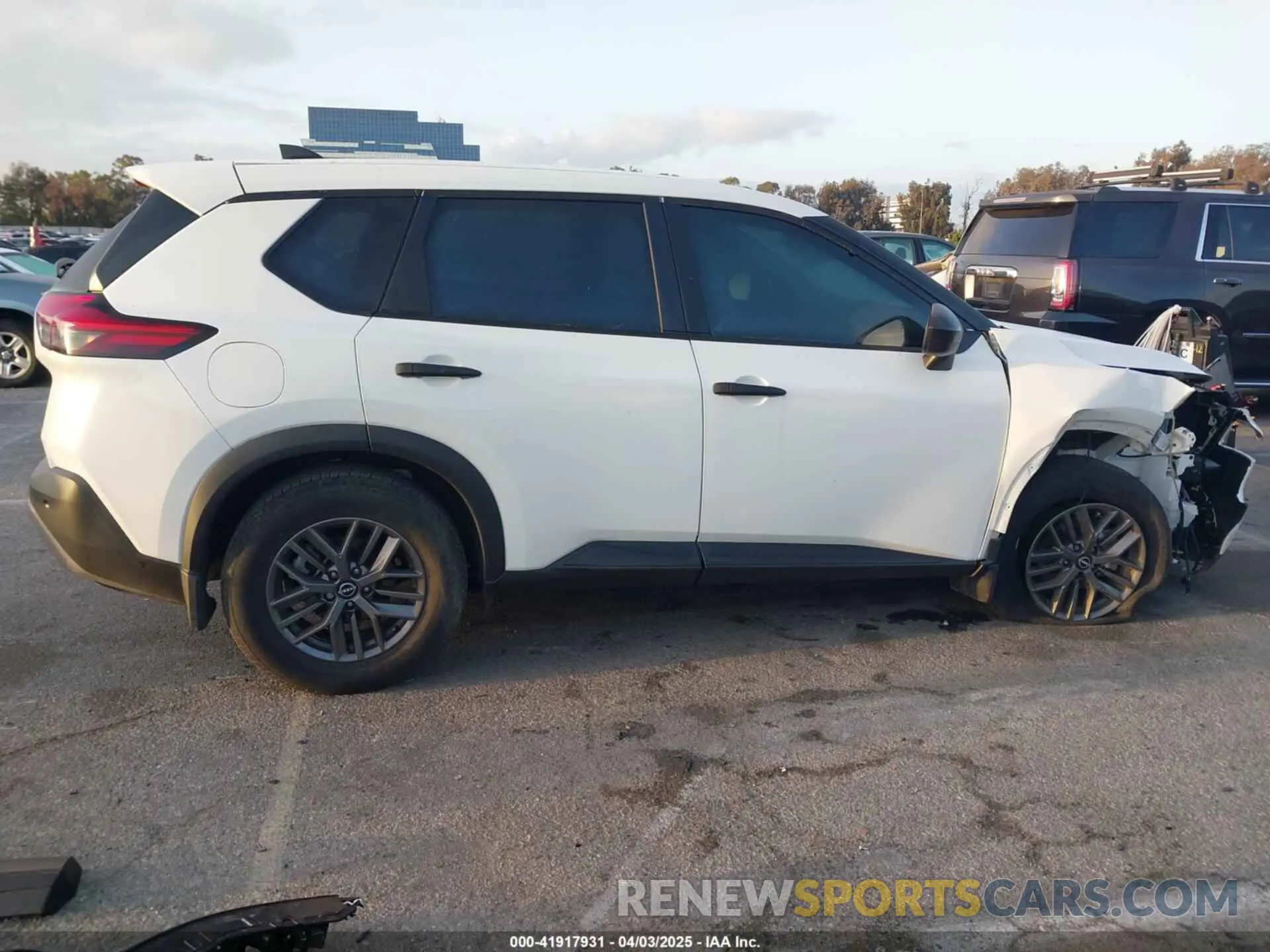 14 Photograph of a damaged car 5N1BT3AA7NC717120 NISSAN ROGUE 2022