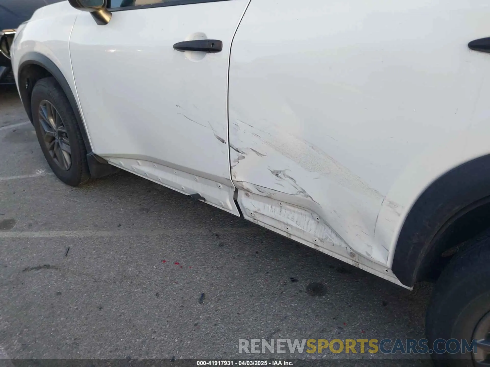 18 Photograph of a damaged car 5N1BT3AA7NC717120 NISSAN ROGUE 2022