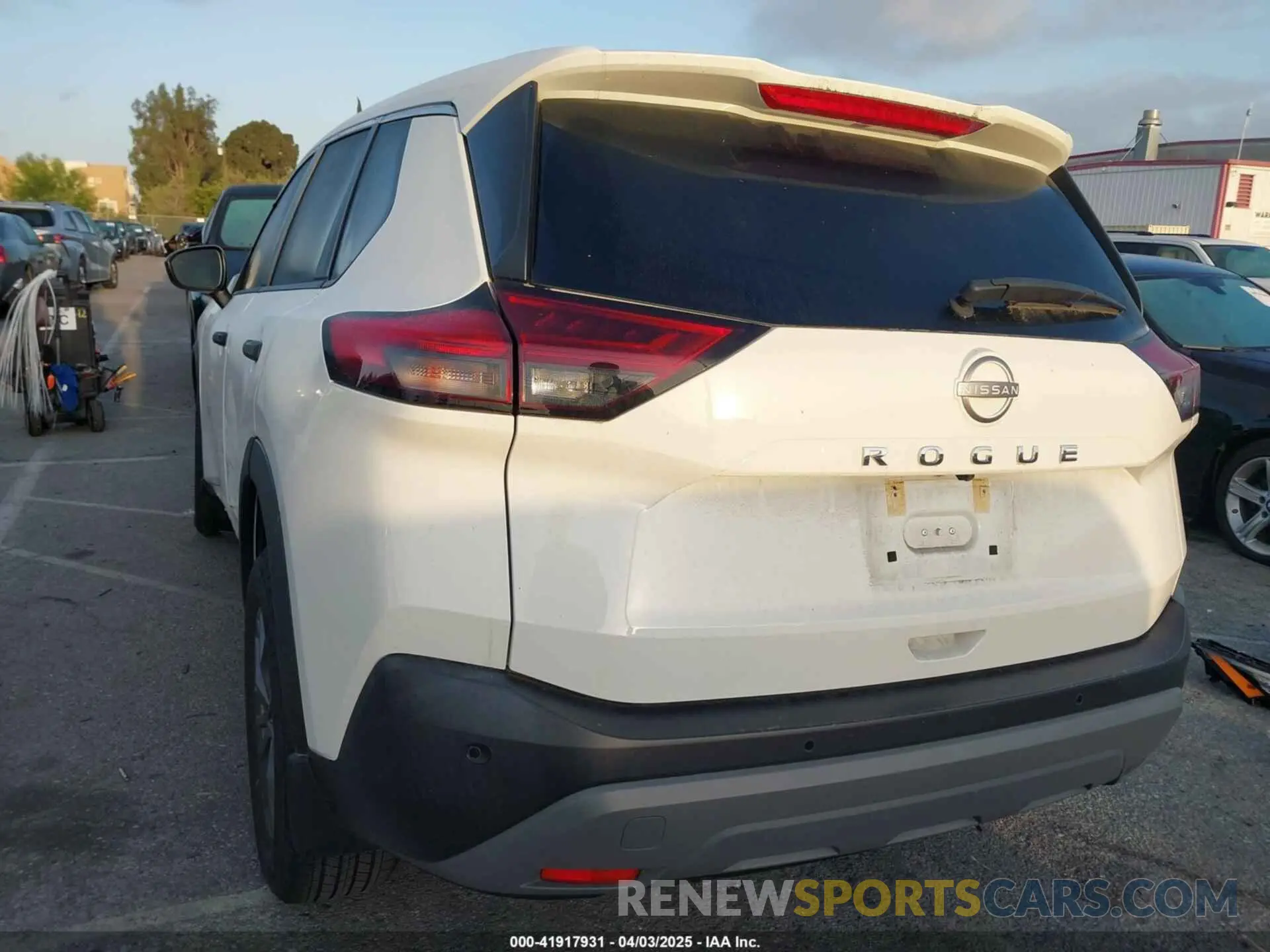 3 Photograph of a damaged car 5N1BT3AA7NC717120 NISSAN ROGUE 2022