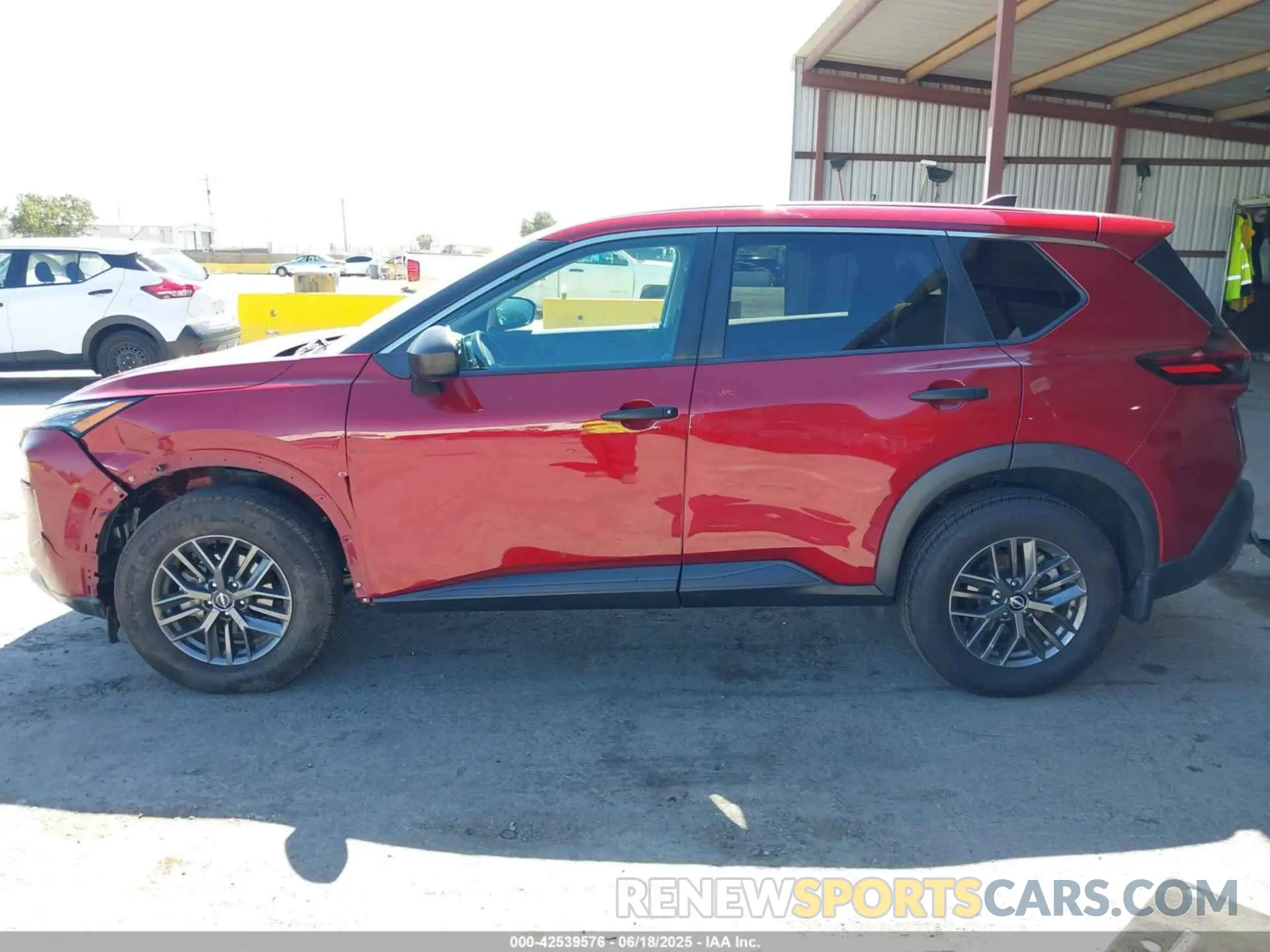15 Photograph of a damaged car 5N1BT3AA8NC673628 NISSAN ROGUE 2022
