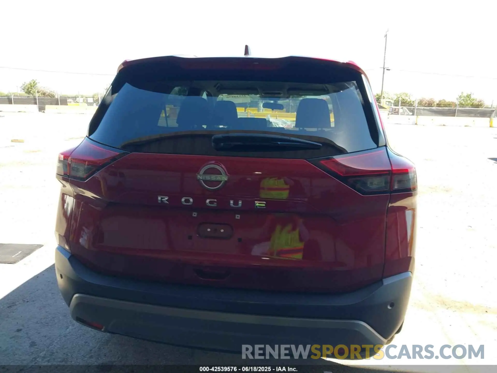 17 Photograph of a damaged car 5N1BT3AA8NC673628 NISSAN ROGUE 2022