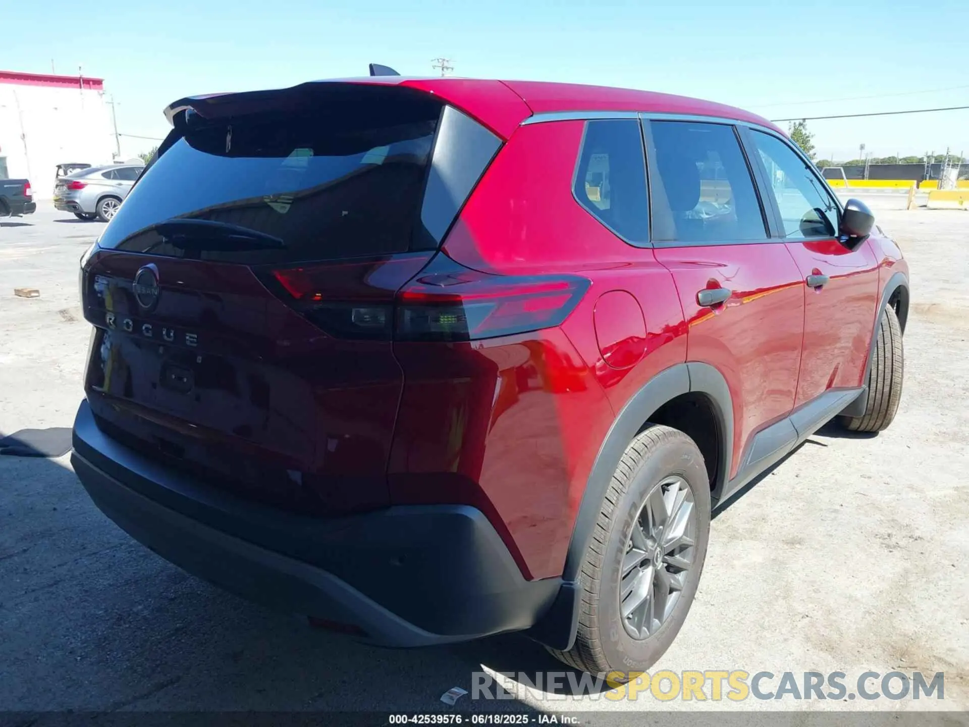 4 Photograph of a damaged car 5N1BT3AA8NC673628 NISSAN ROGUE 2022