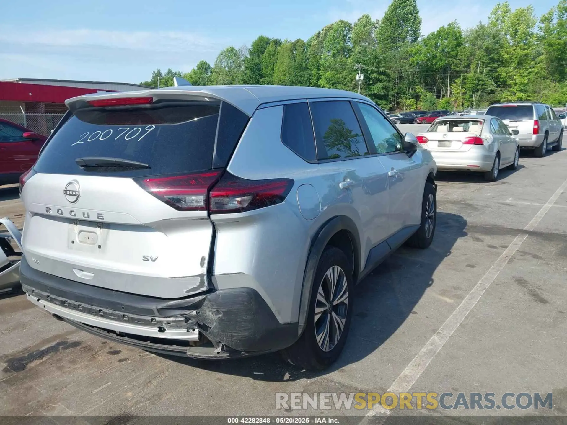 4 Photograph of a damaged car 5N1BT3BA5NC693057 NISSAN ROGUE 2022