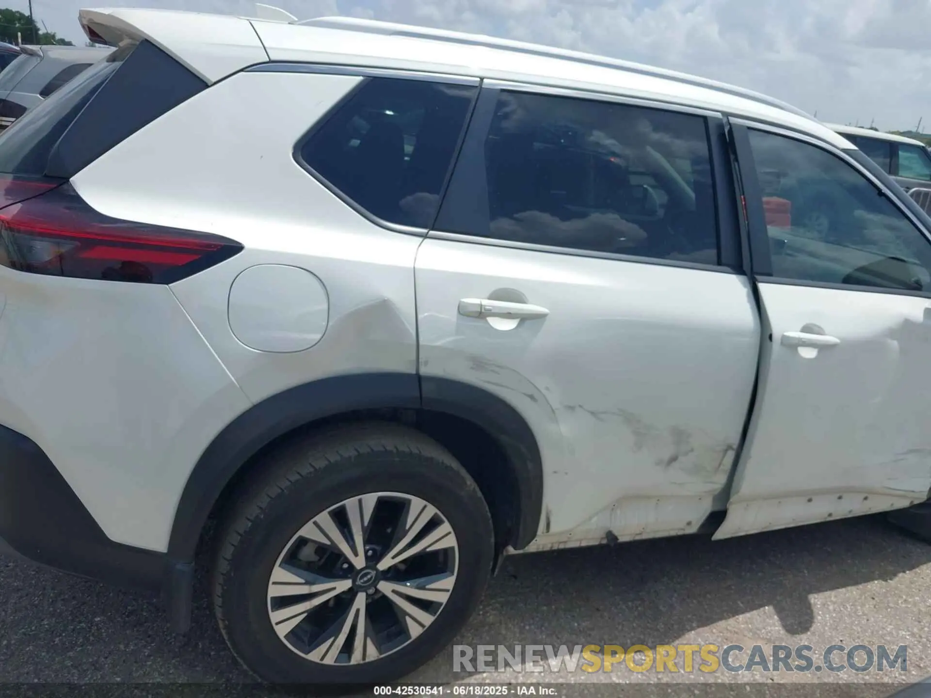 14 Photograph of a damaged car 5N1BT3BA5NC730558 NISSAN ROGUE 2022