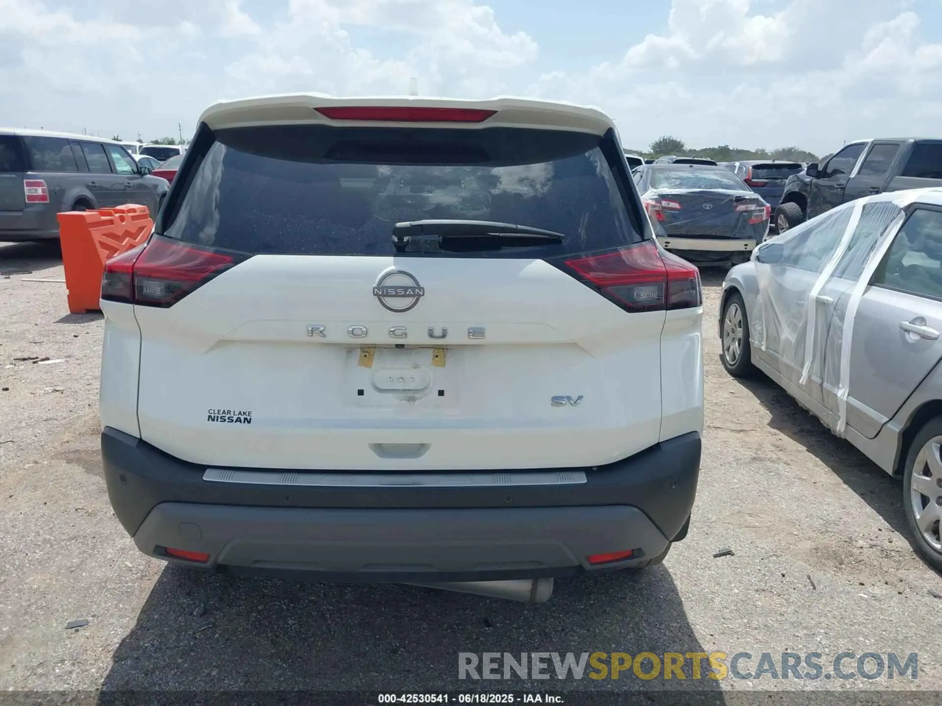 17 Photograph of a damaged car 5N1BT3BA5NC730558 NISSAN ROGUE 2022