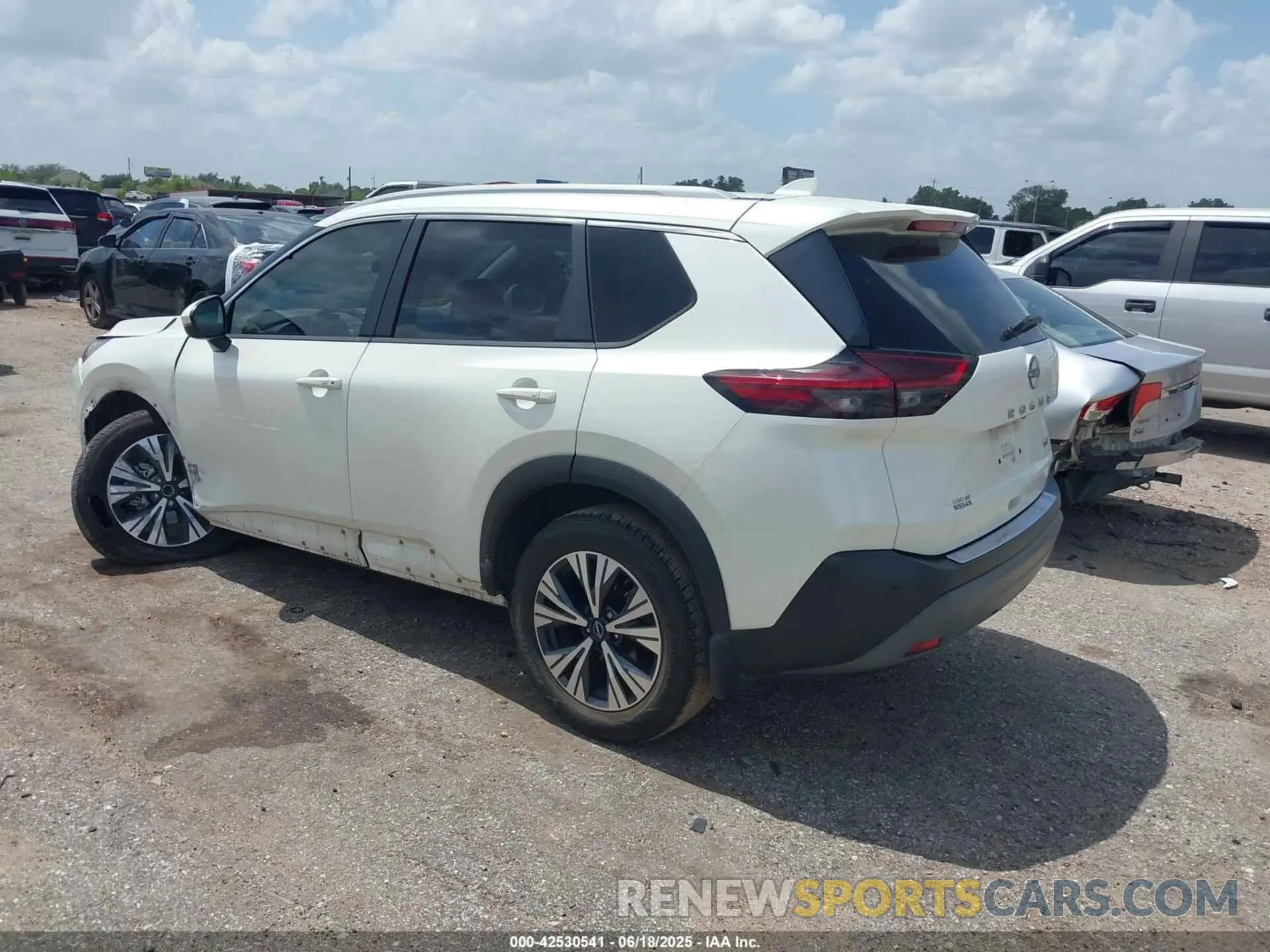 3 Photograph of a damaged car 5N1BT3BA5NC730558 NISSAN ROGUE 2022