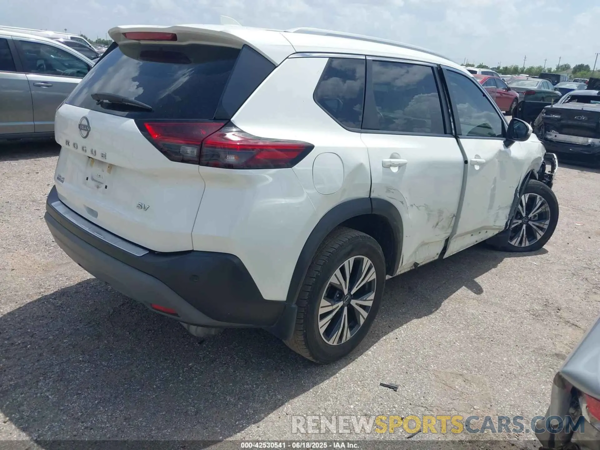 4 Photograph of a damaged car 5N1BT3BA5NC730558 NISSAN ROGUE 2022