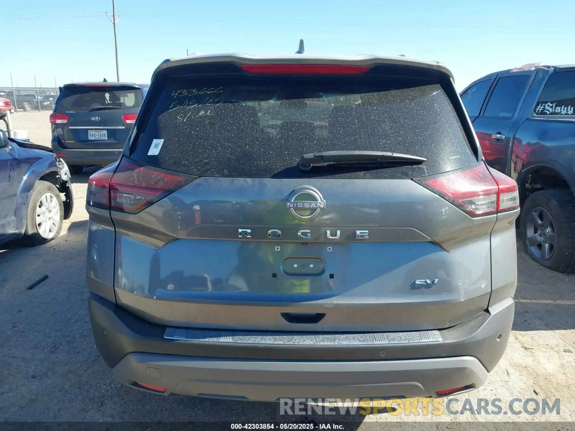 17 Photograph of a damaged car 5N1BT3BA6NC720699 NISSAN ROGUE 2022