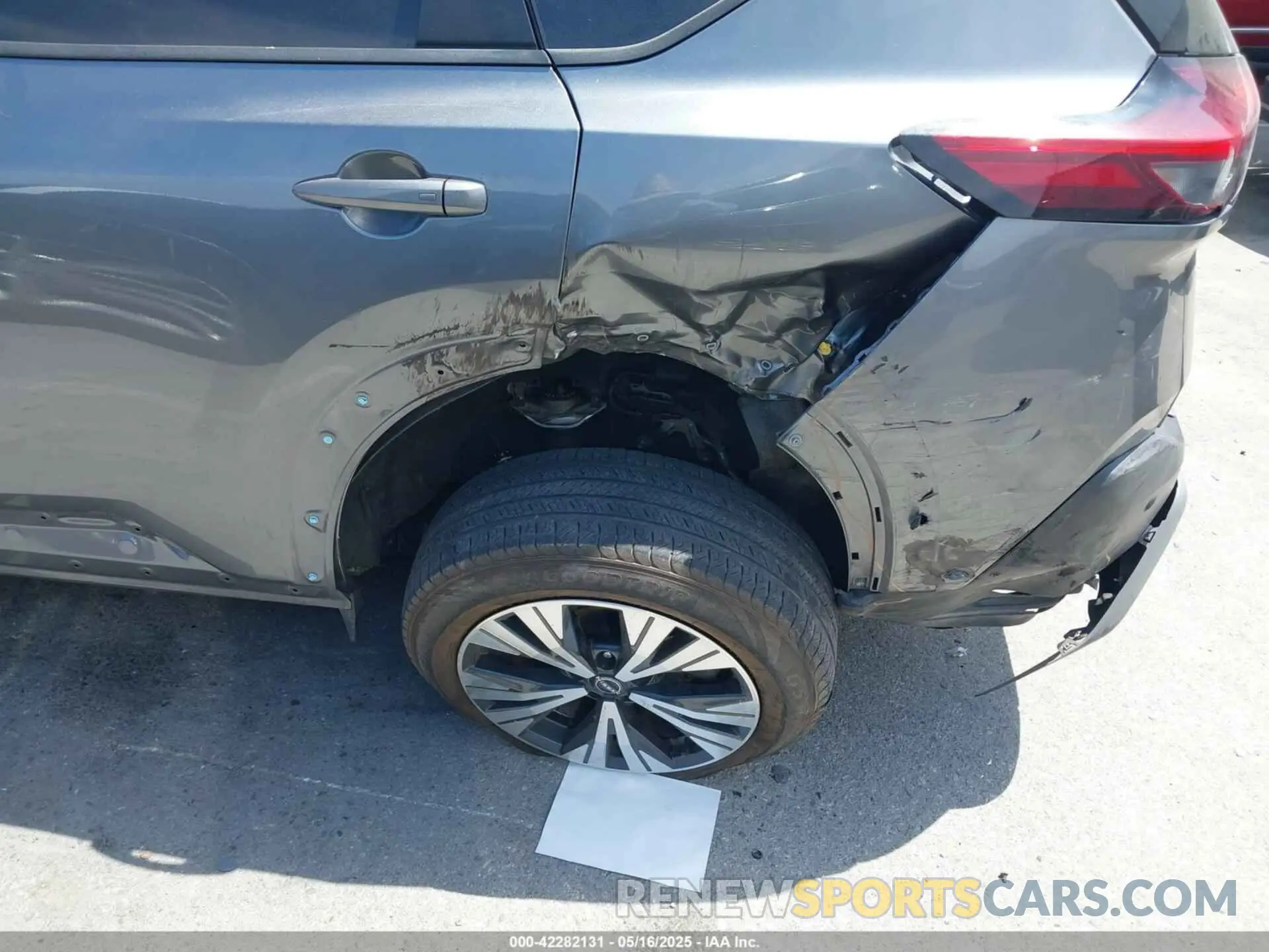 6 Photograph of a damaged car 5N1BT3BA7NC685168 NISSAN ROGUE 2022