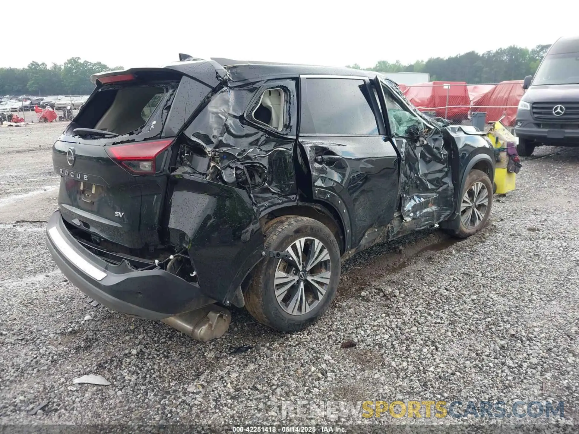 4 Photograph of a damaged car 5N1BT3BA8NC672638 NISSAN ROGUE 2022