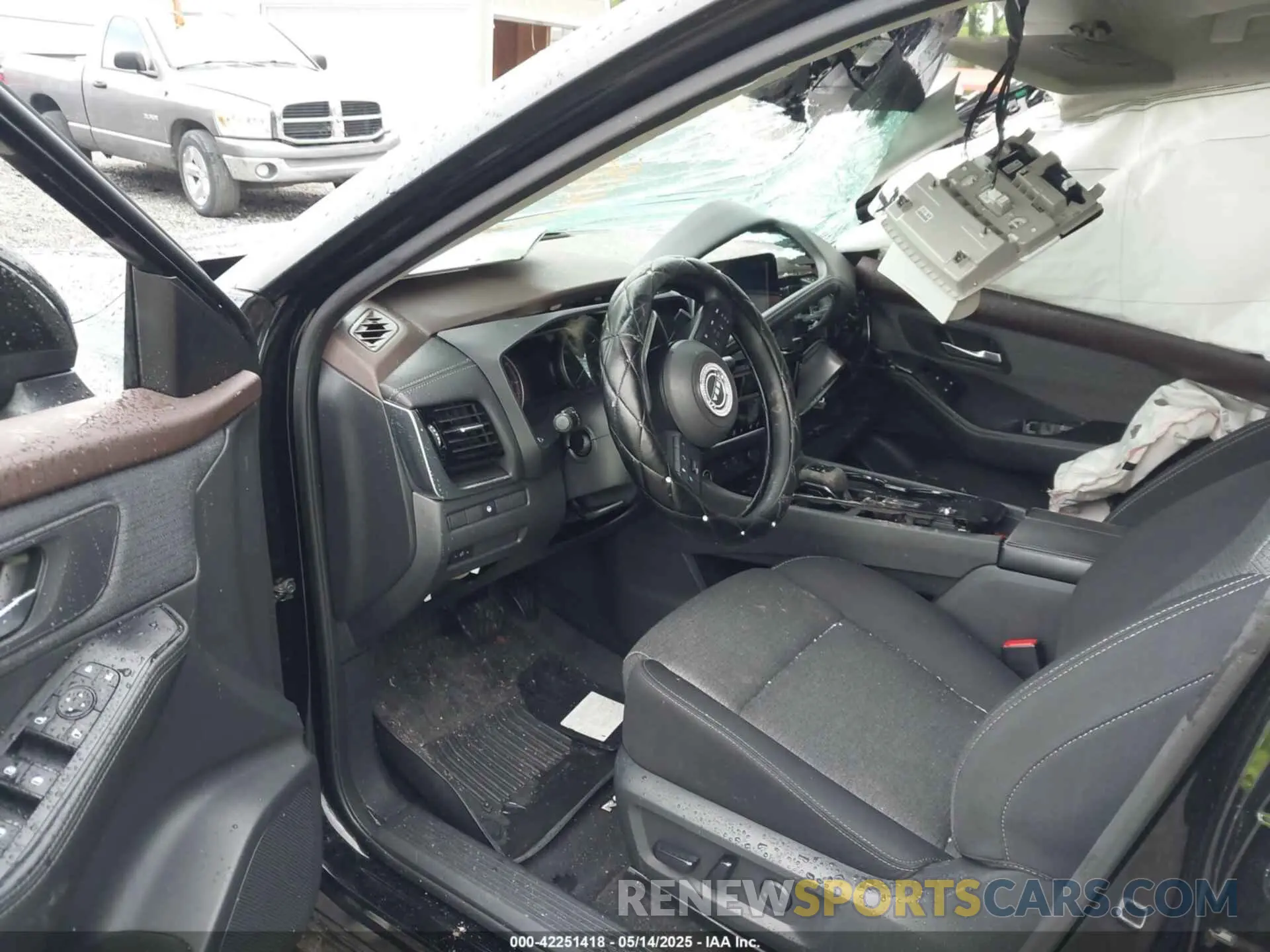 5 Photograph of a damaged car 5N1BT3BA8NC672638 NISSAN ROGUE 2022