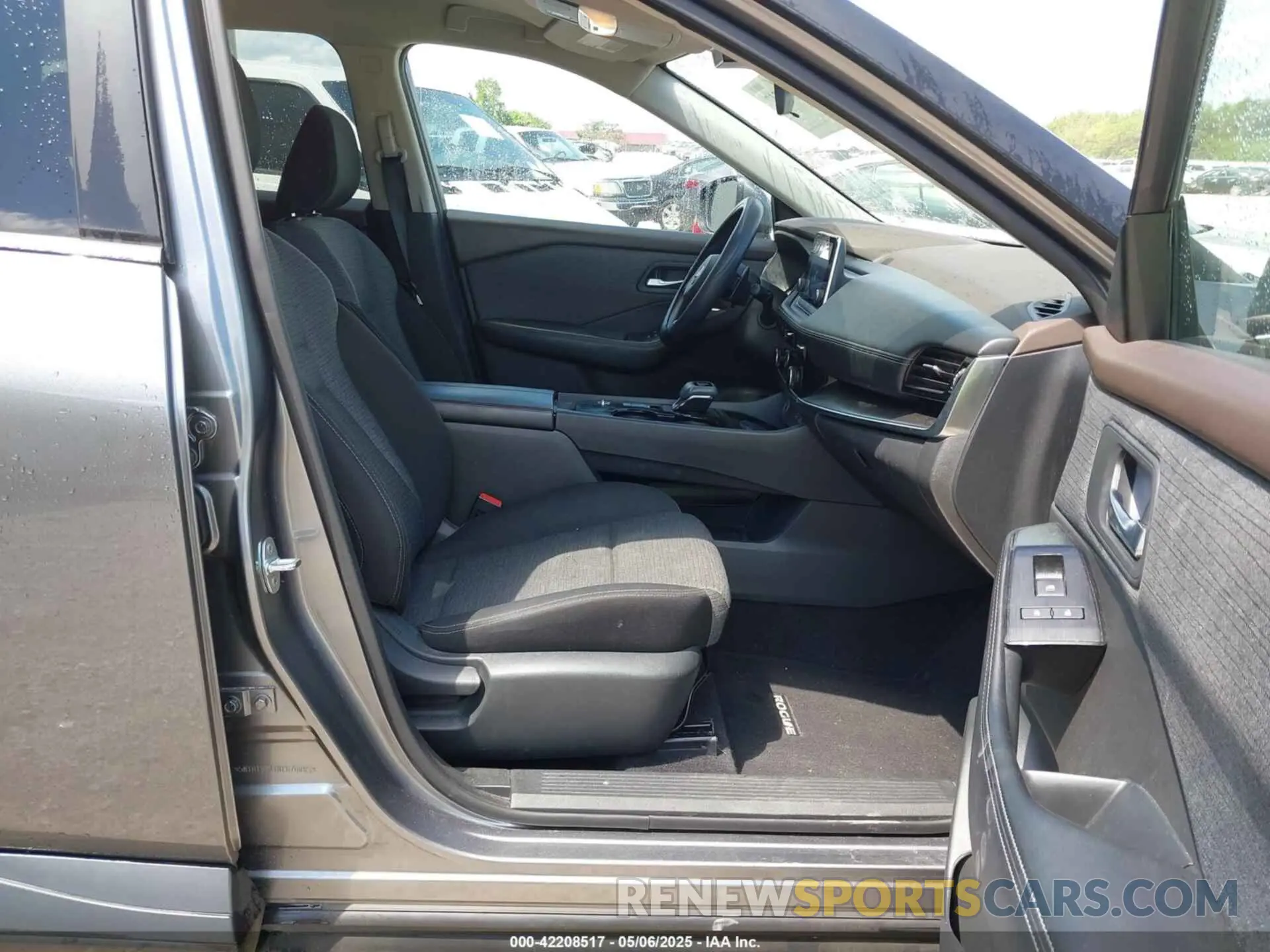 5 Photograph of a damaged car 5N1BT3BAXNC676805 NISSAN ROGUE 2022