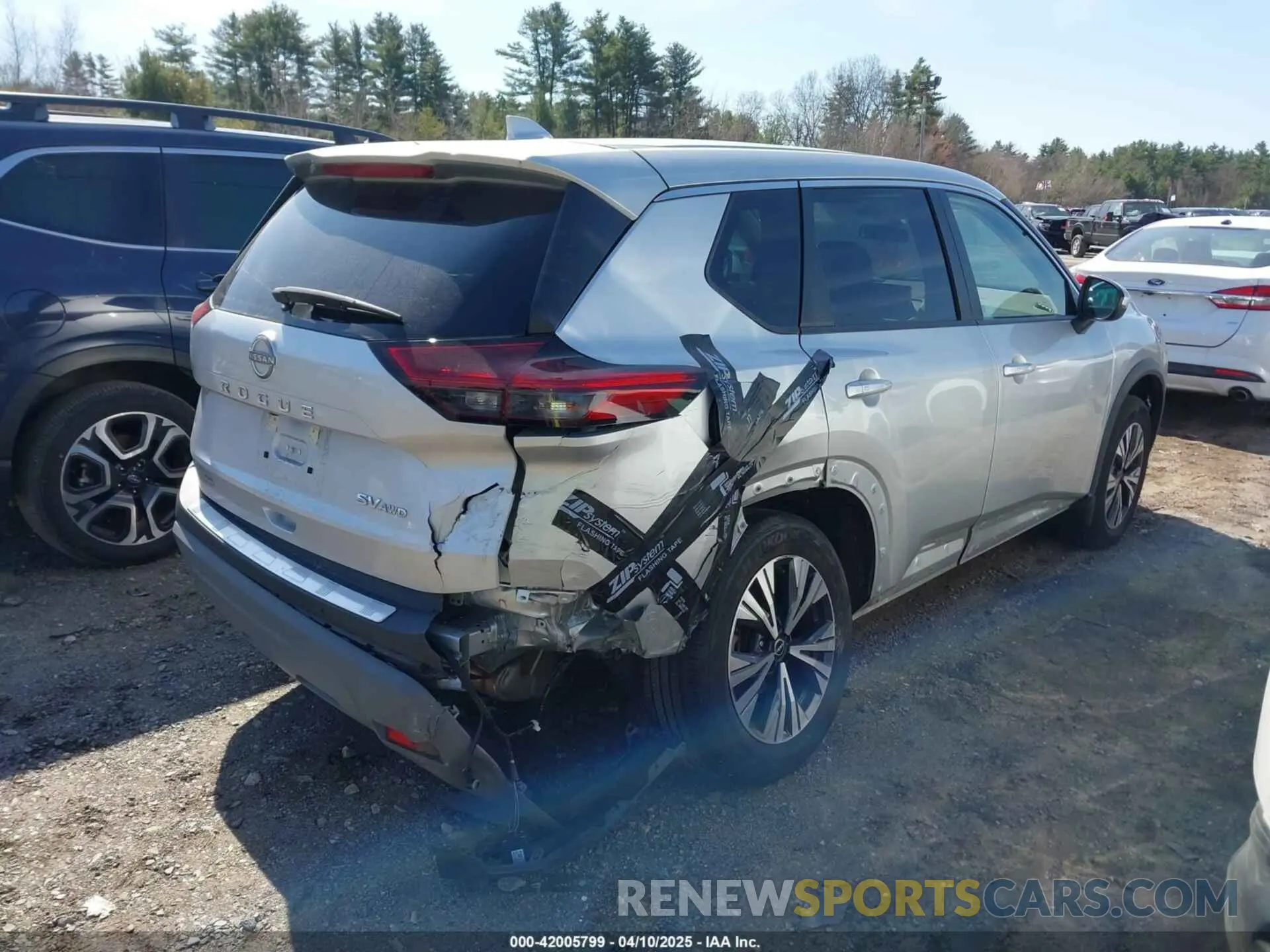 4 Photograph of a damaged car 5N1BT3BB0NC712090 NISSAN ROGUE 2022