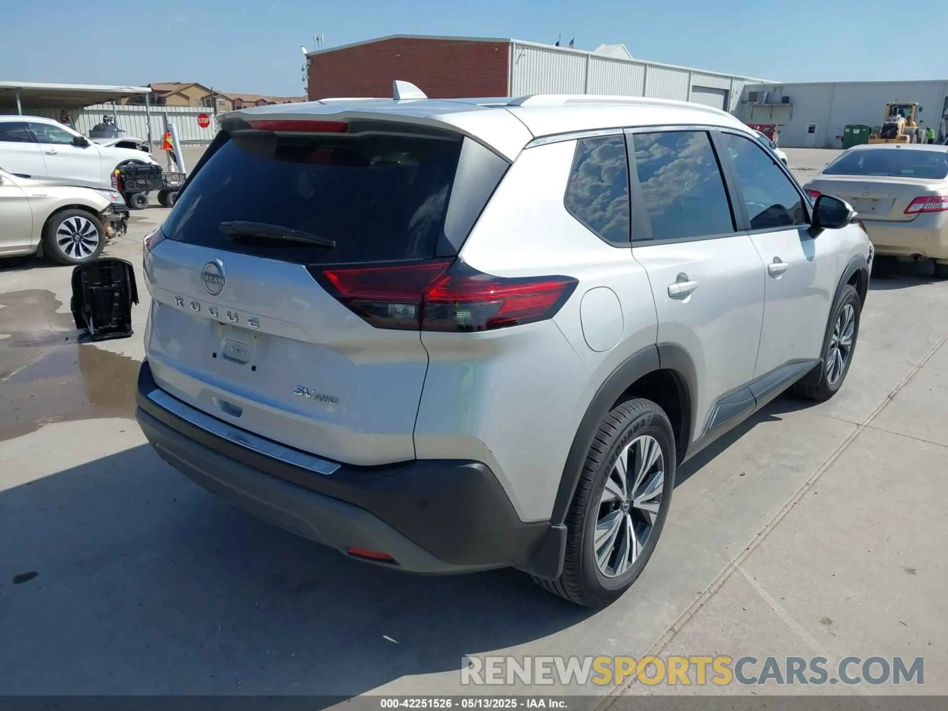 4 Photograph of a damaged car 5N1BT3BB0NC724210 NISSAN ROGUE 2022