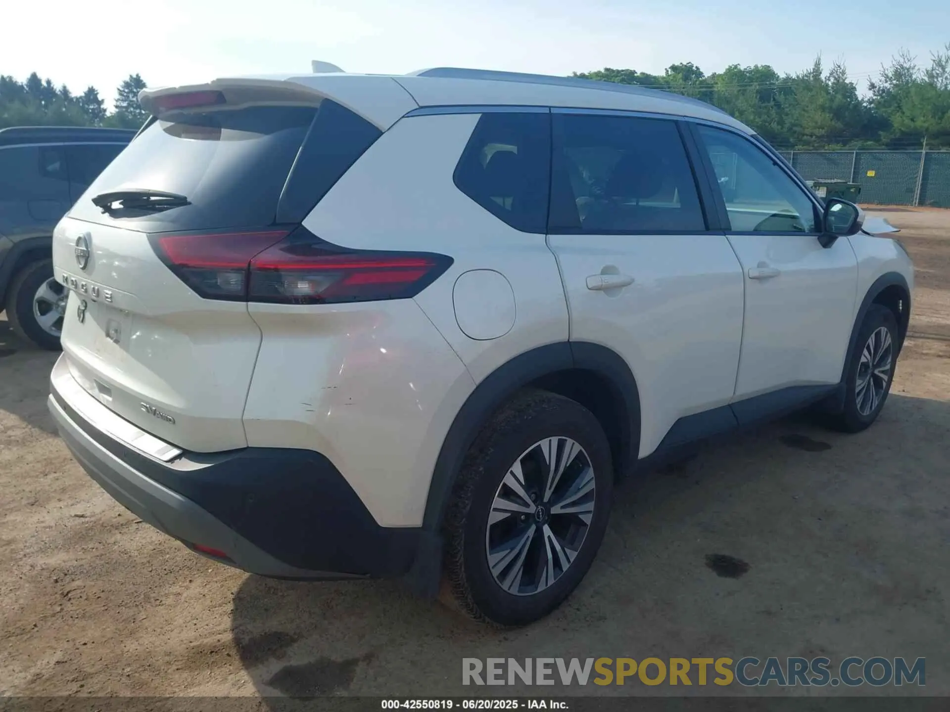 4 Photograph of a damaged car 5N1BT3BB4NC707216 NISSAN ROGUE 2022