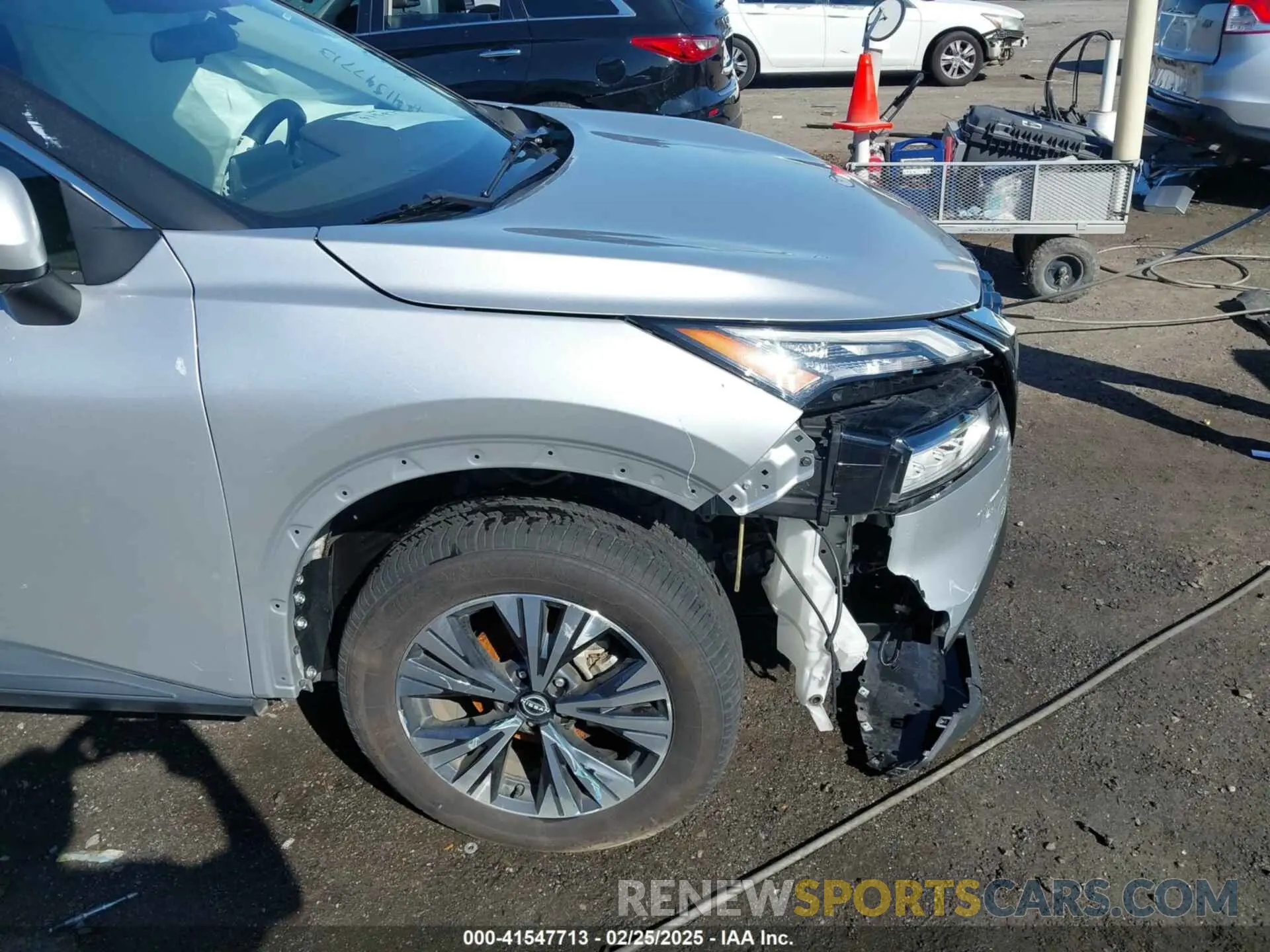 18 Photograph of a damaged car 5N1BT3BB6NC693707 NISSAN ROGUE 2022