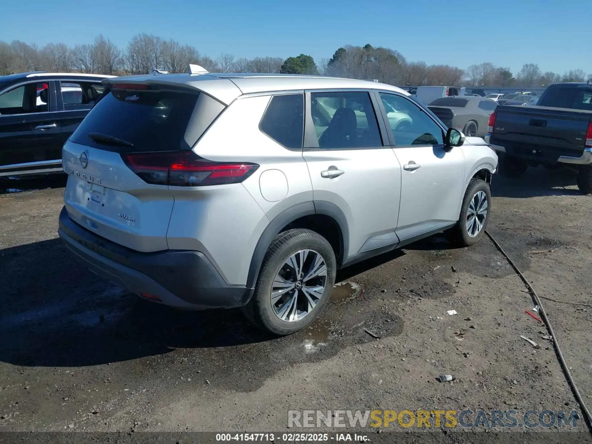 4 Photograph of a damaged car 5N1BT3BB6NC693707 NISSAN ROGUE 2022