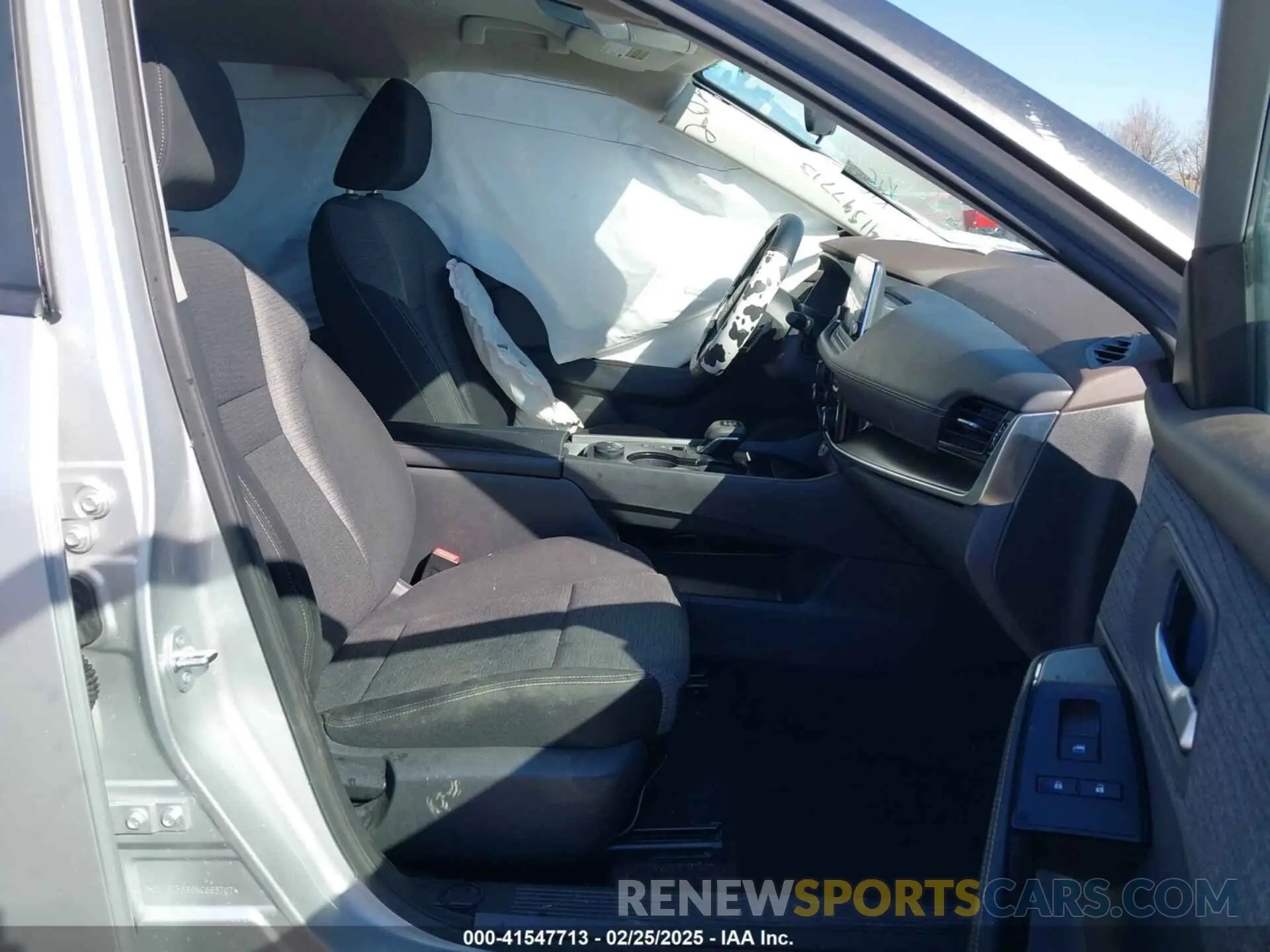 5 Photograph of a damaged car 5N1BT3BB6NC693707 NISSAN ROGUE 2022
