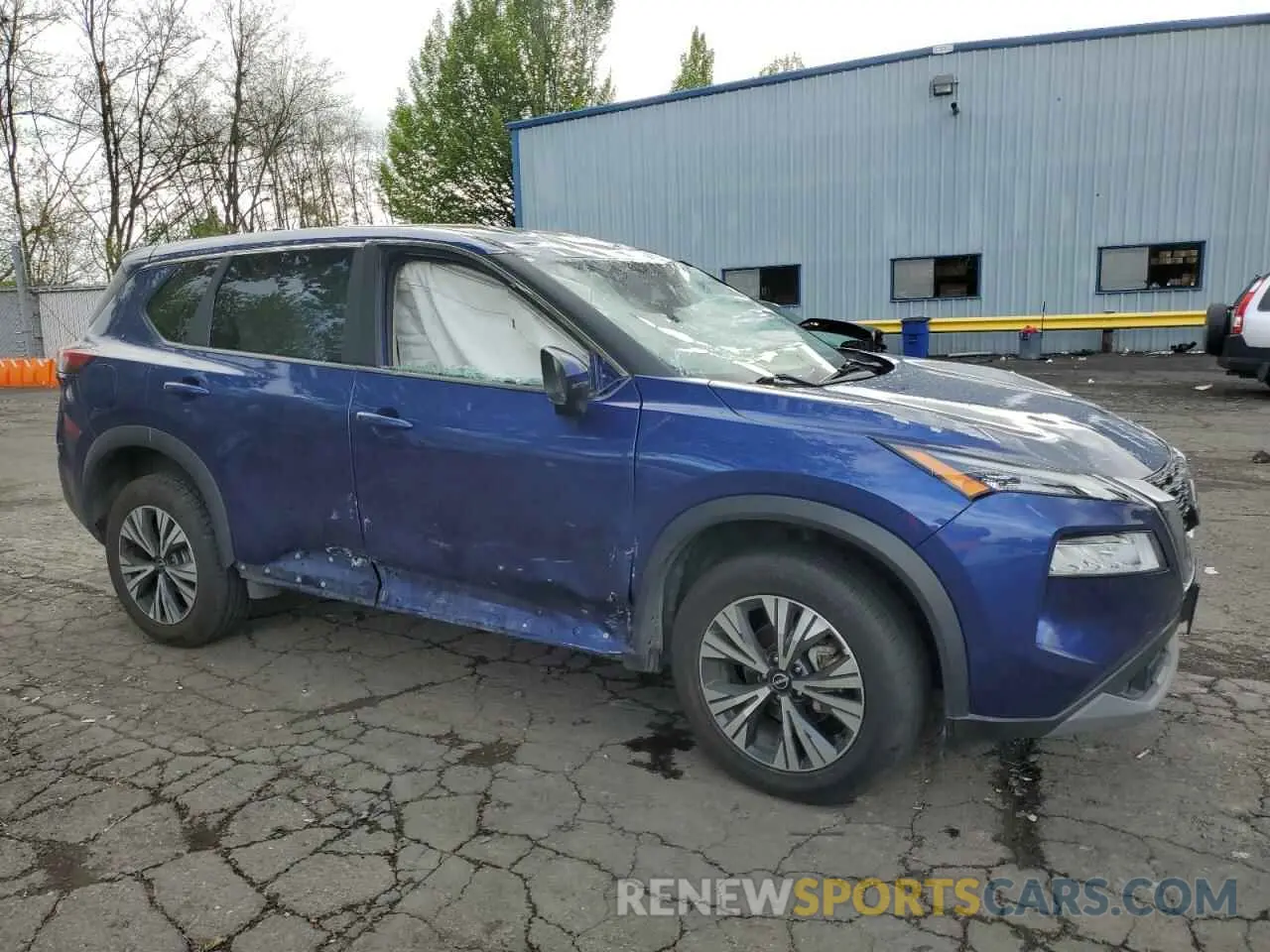 4 Photograph of a damaged car 5N1BT3BB6NC695294 NISSAN ROGUE 2022