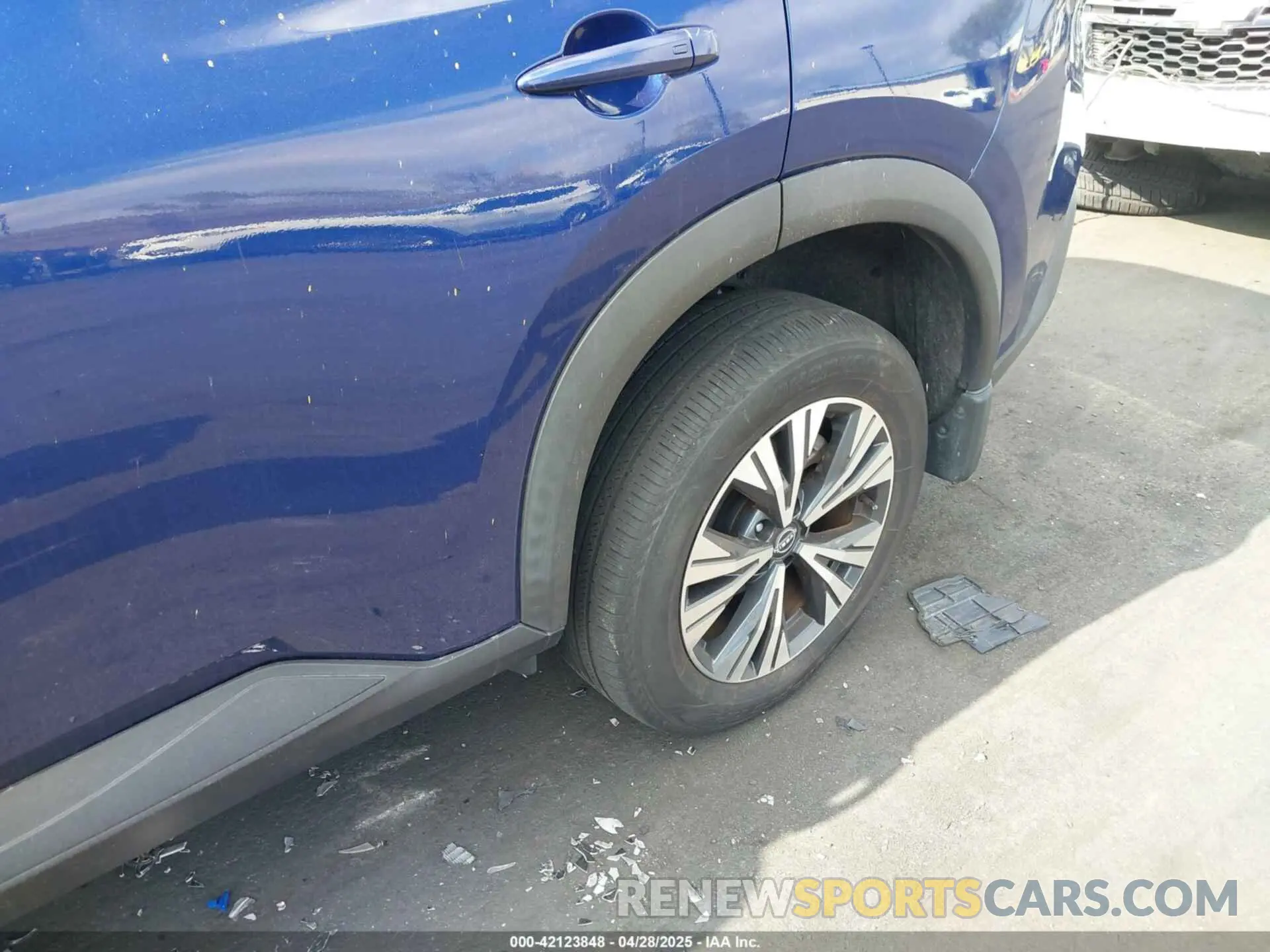 19 Photograph of a damaged car 5N1BT3BB8NC674589 NISSAN ROGUE 2022