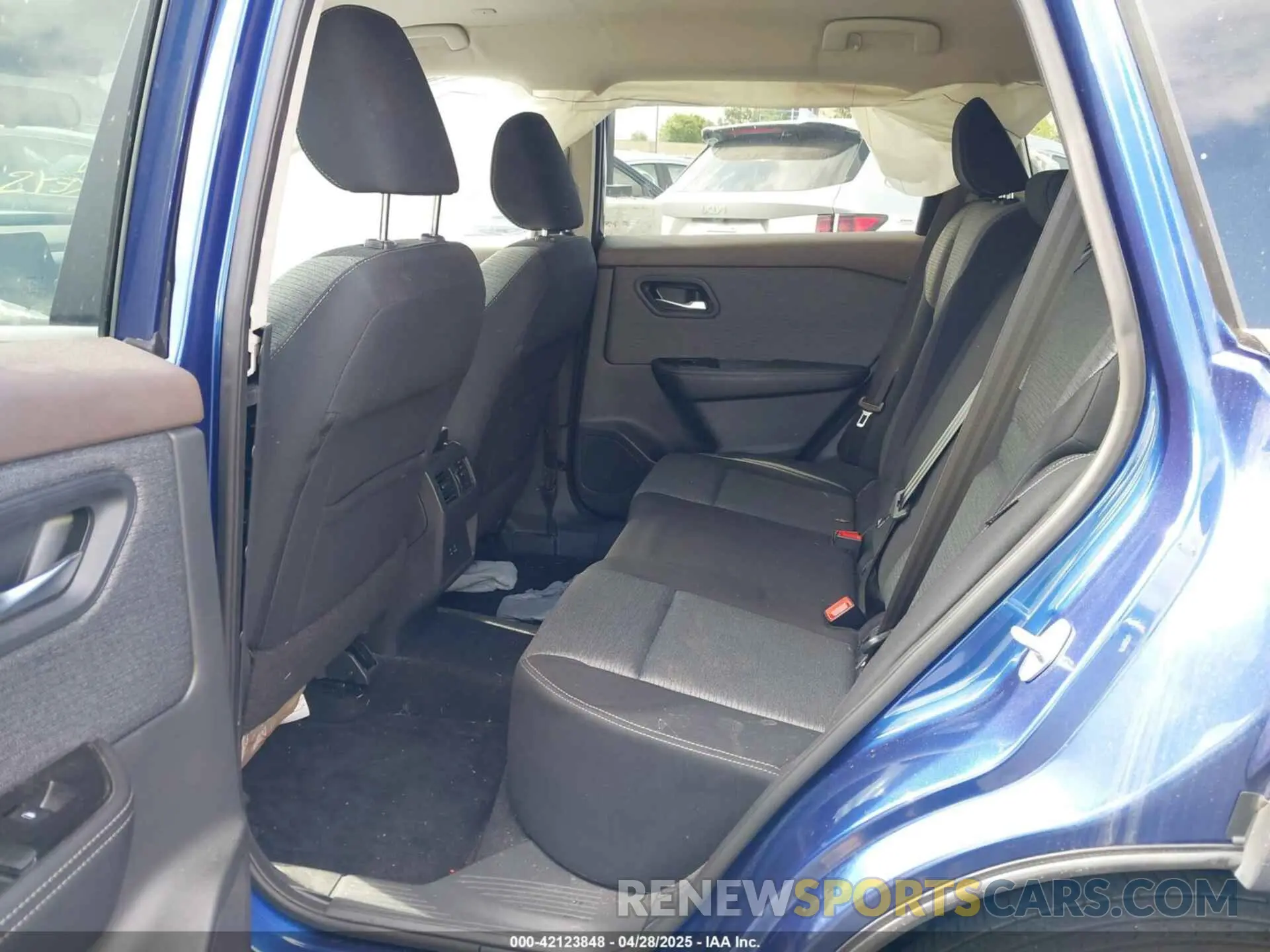 8 Photograph of a damaged car 5N1BT3BB8NC674589 NISSAN ROGUE 2022