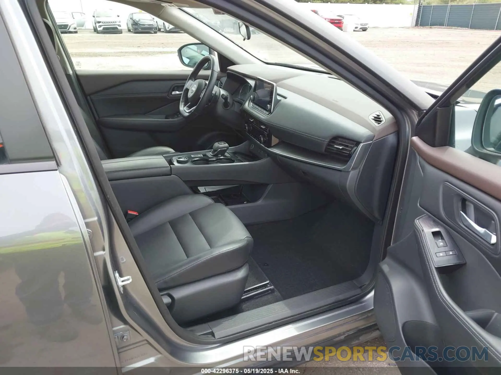 5 Photograph of a damaged car 5N1BT3BB8NC676391 NISSAN ROGUE 2022