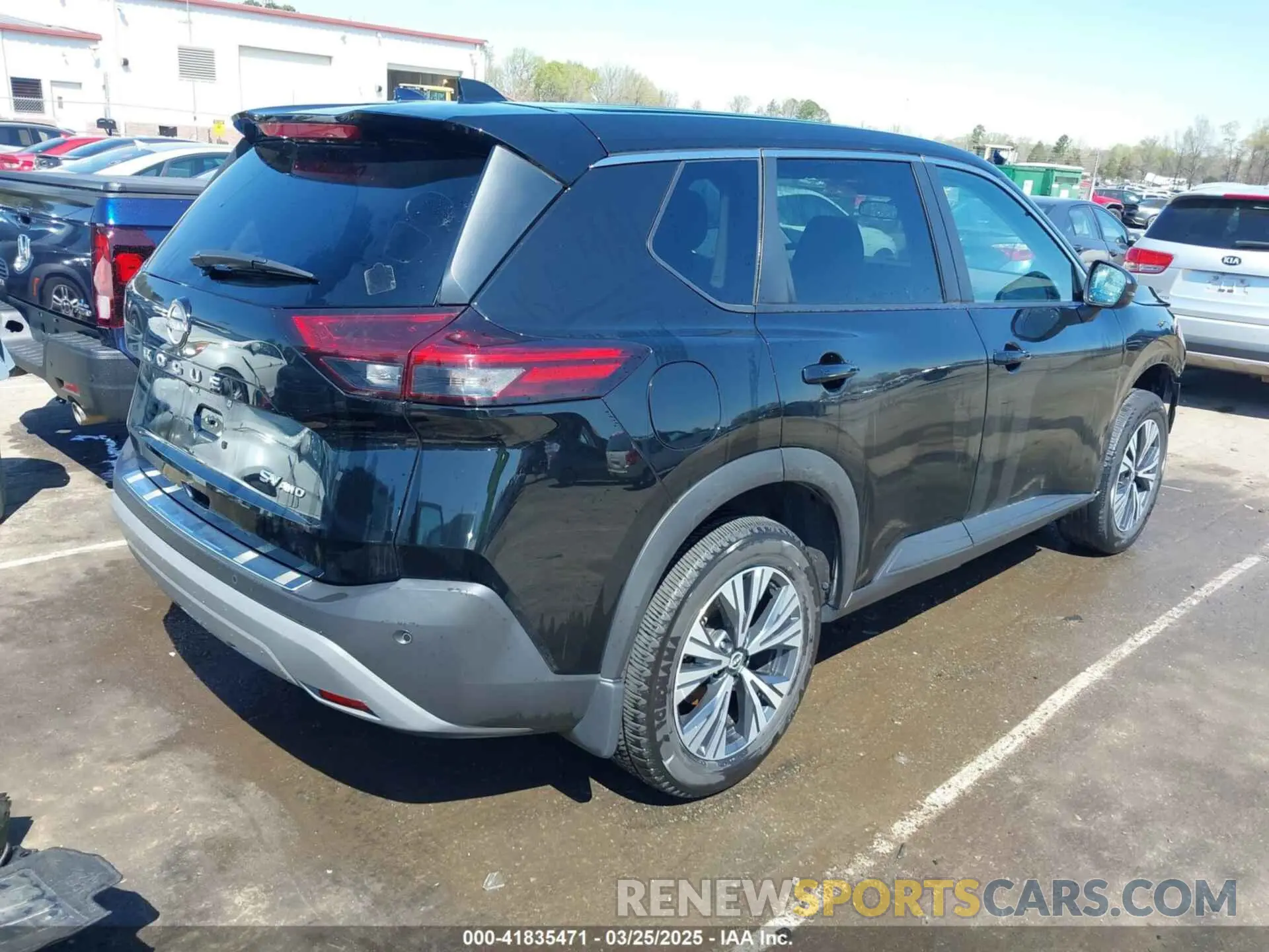 4 Photograph of a damaged car 5N1BT3BB9NC689280 NISSAN ROGUE 2022