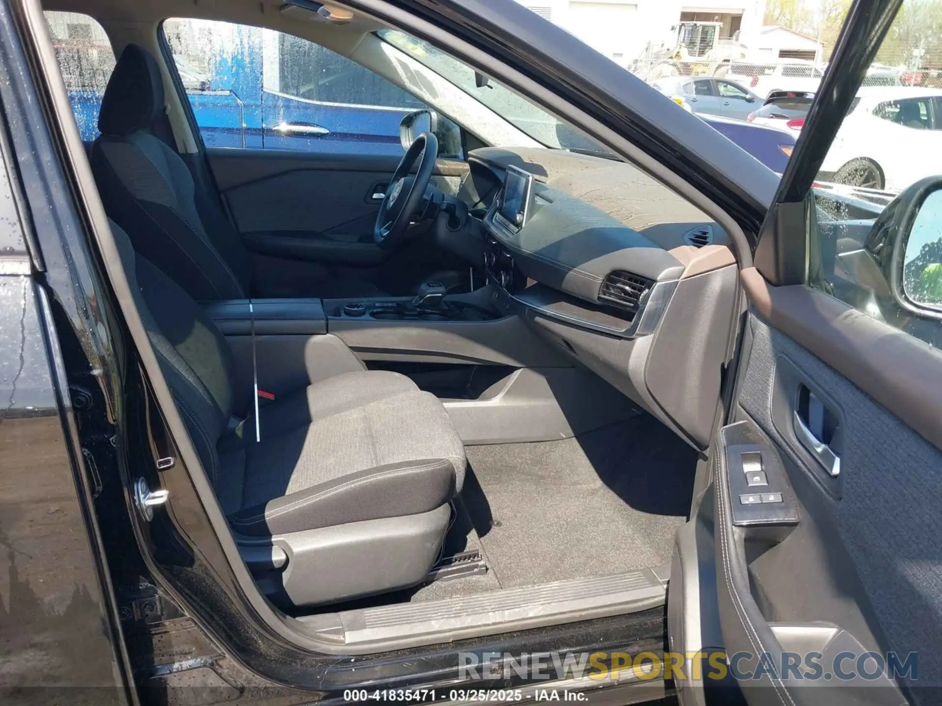 5 Photograph of a damaged car 5N1BT3BB9NC689280 NISSAN ROGUE 2022