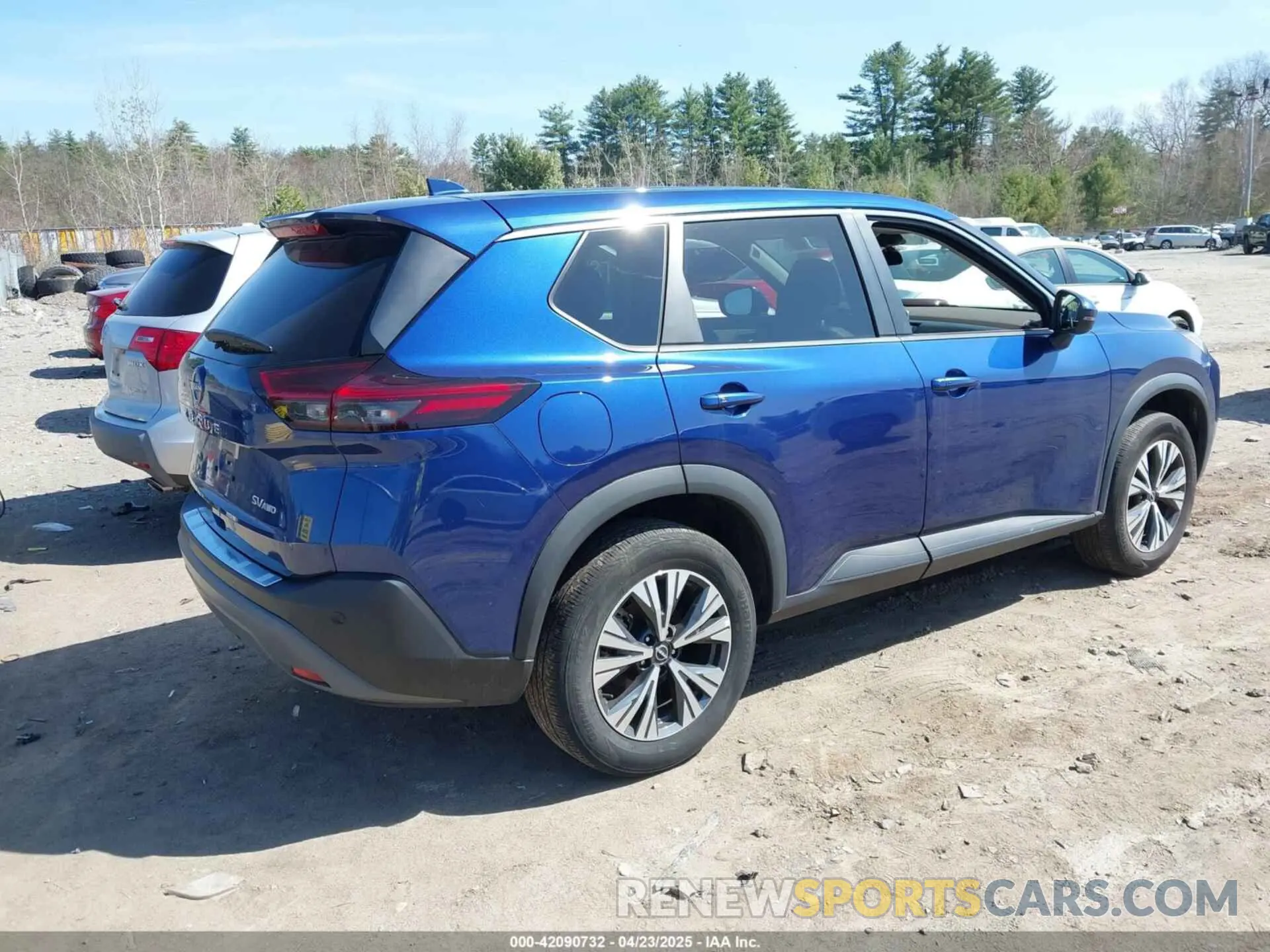 4 Photograph of a damaged car 5N1BT3BB9NC709303 NISSAN ROGUE 2022