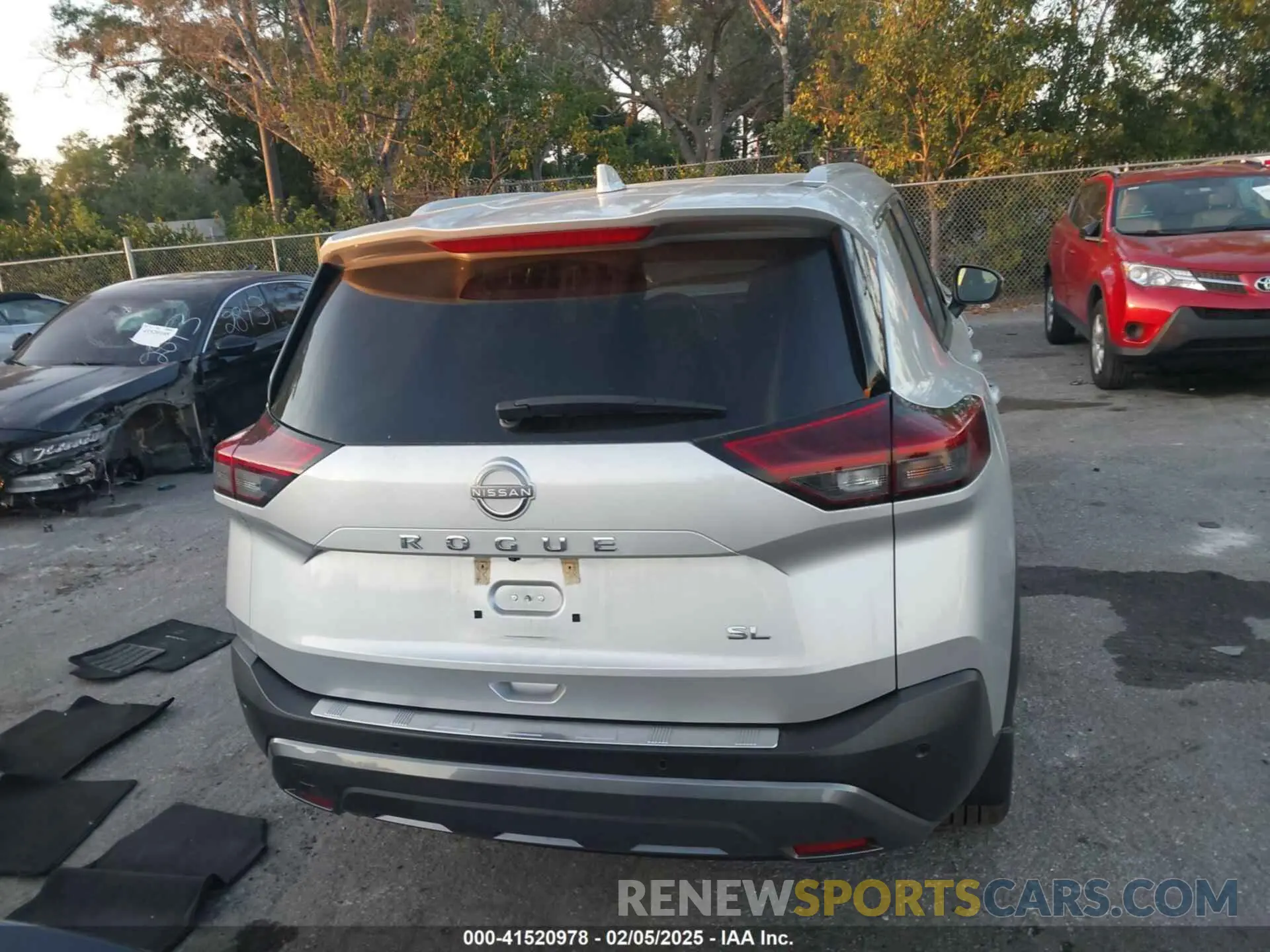 16 Photograph of a damaged car 5N1BT3CA4NC718030 NISSAN ROGUE 2022