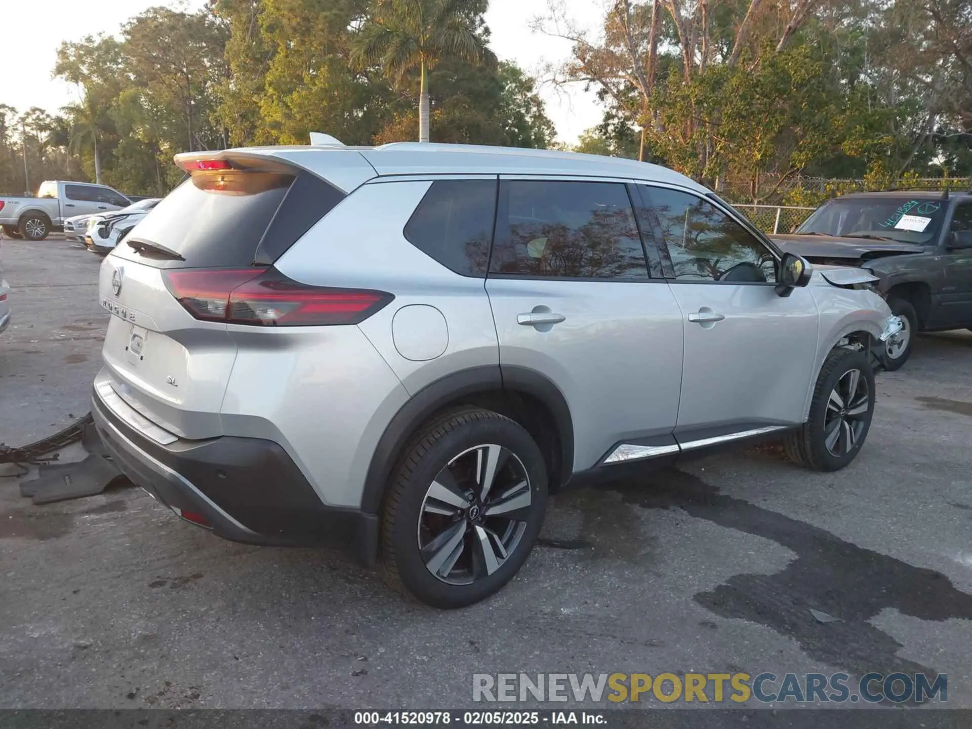 4 Photograph of a damaged car 5N1BT3CA4NC718030 NISSAN ROGUE 2022