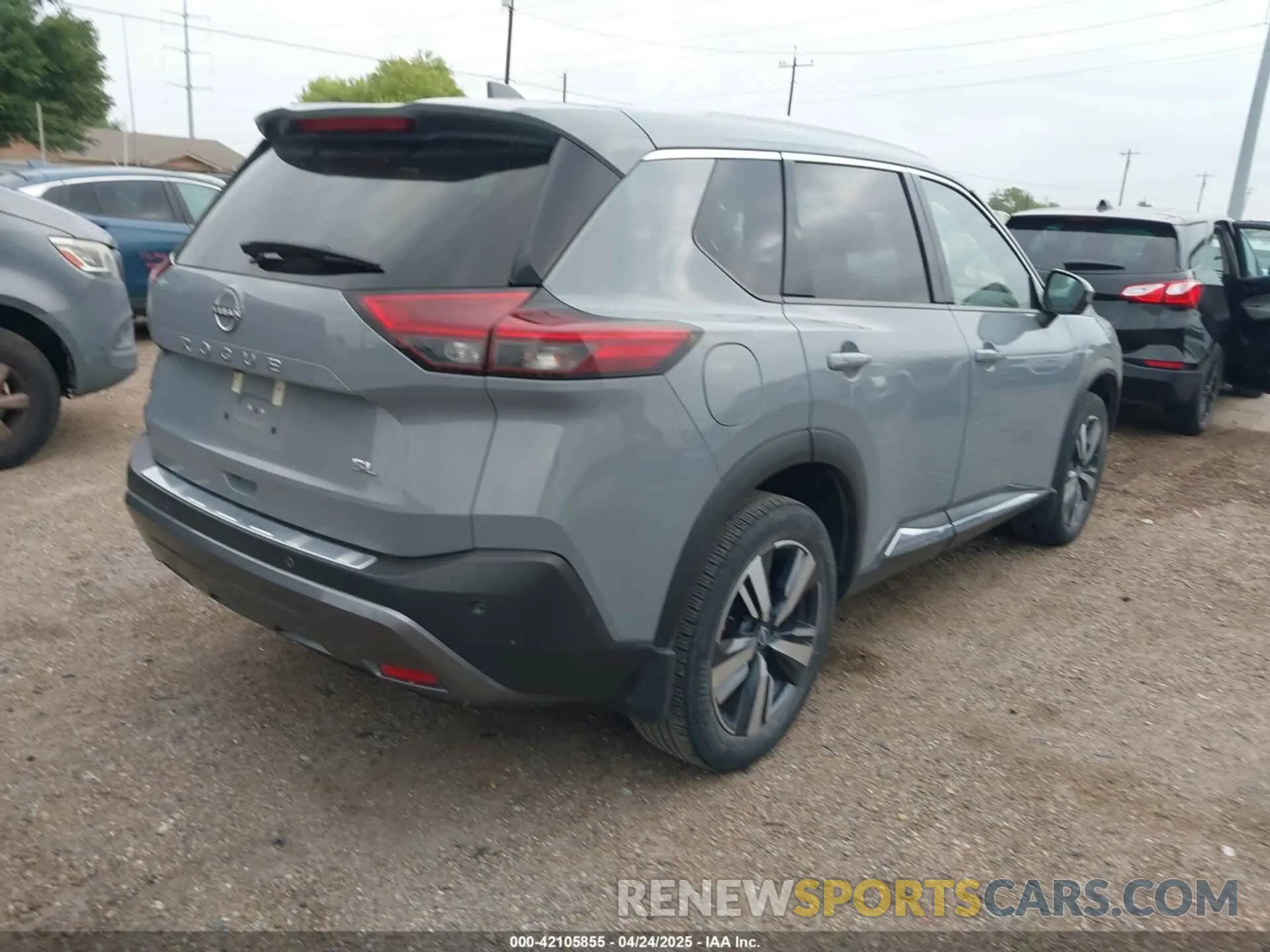 4 Photograph of a damaged car 5N1BT3CA5NC686477 NISSAN ROGUE 2022
