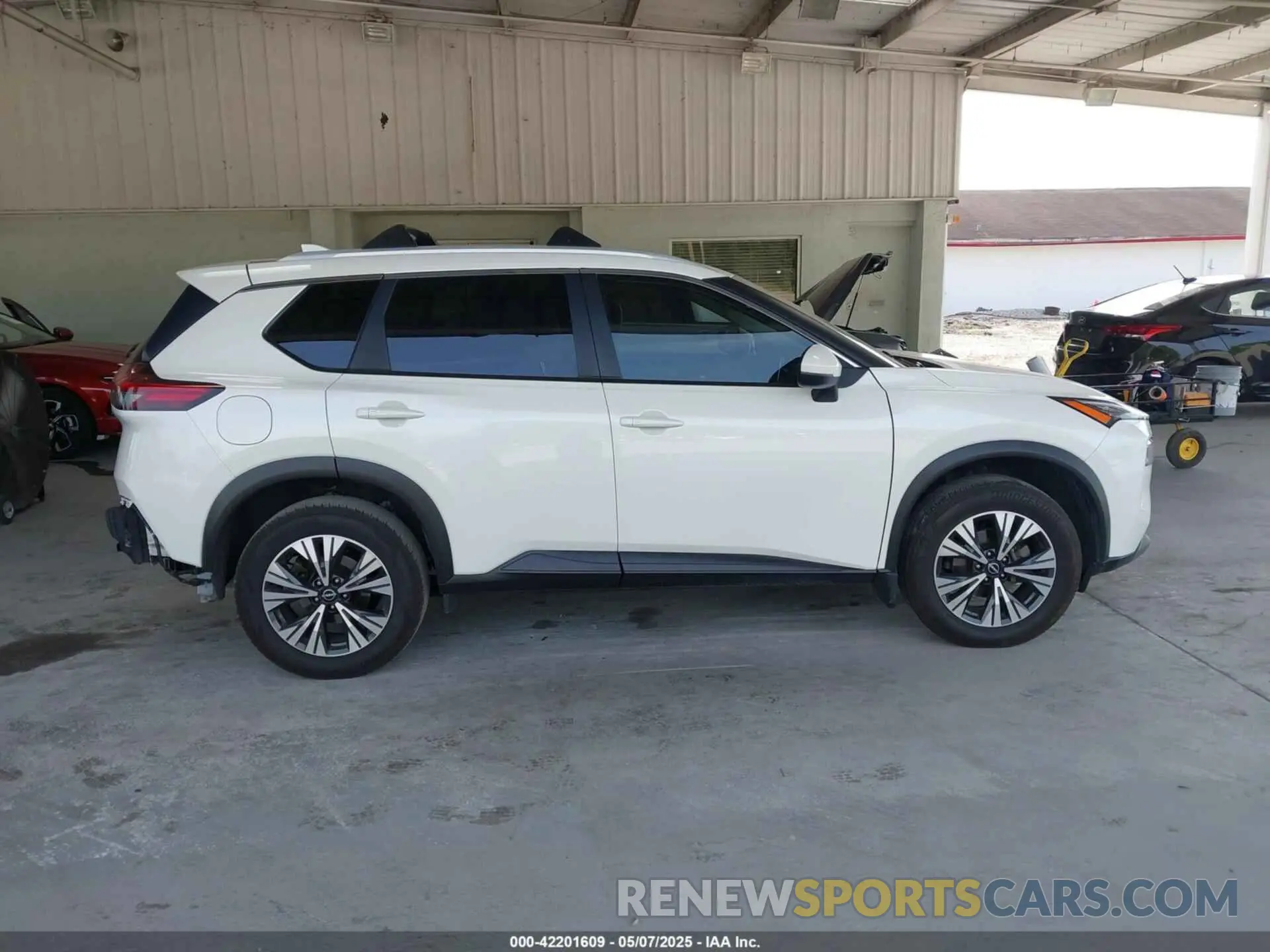 14 Photograph of a damaged car JN8BT3BA6NW042902 NISSAN ROGUE 2022