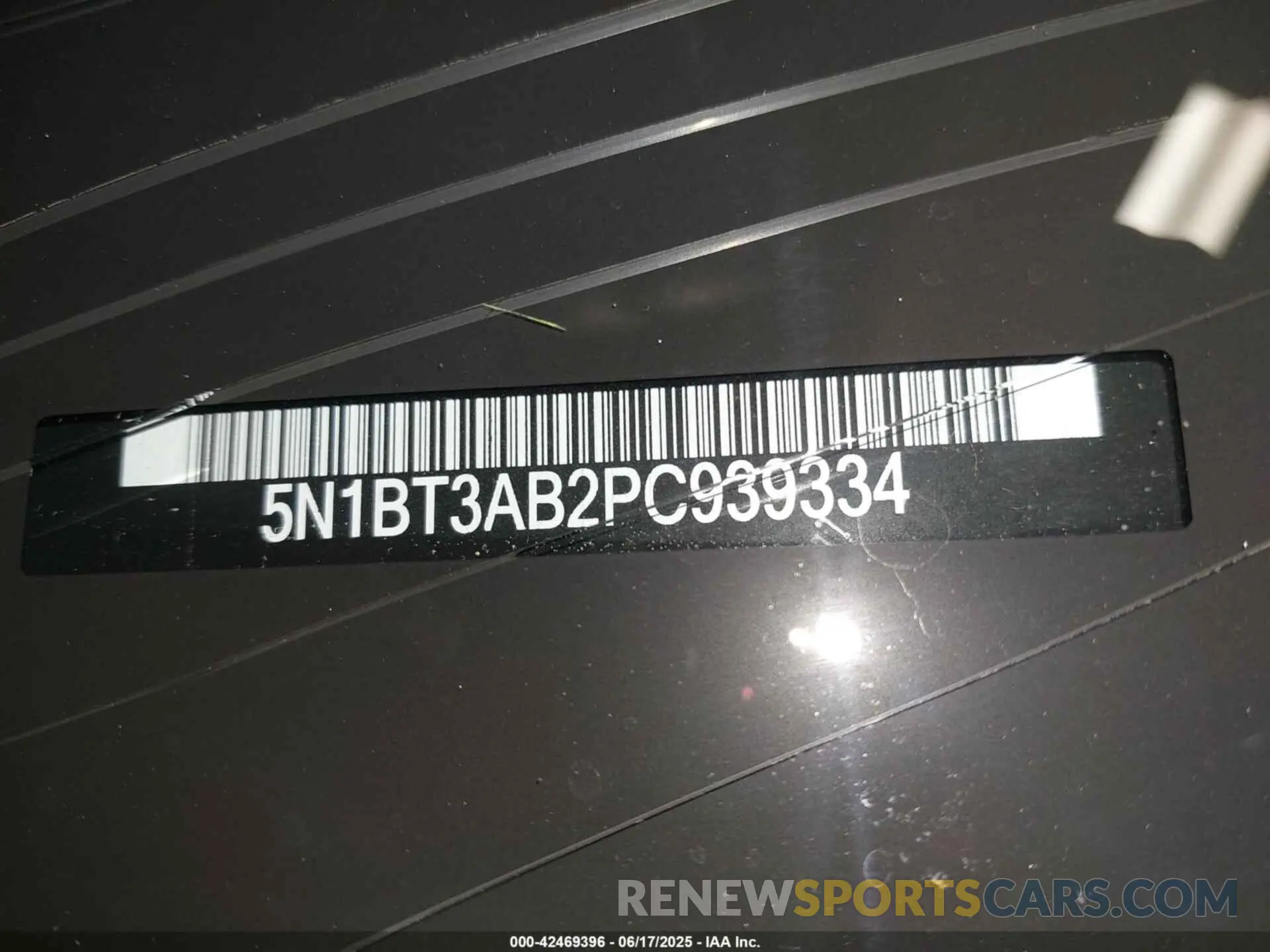 18 Photograph of a damaged car 5N1BT3AB2PC939334 NISSAN ROGUE 2023