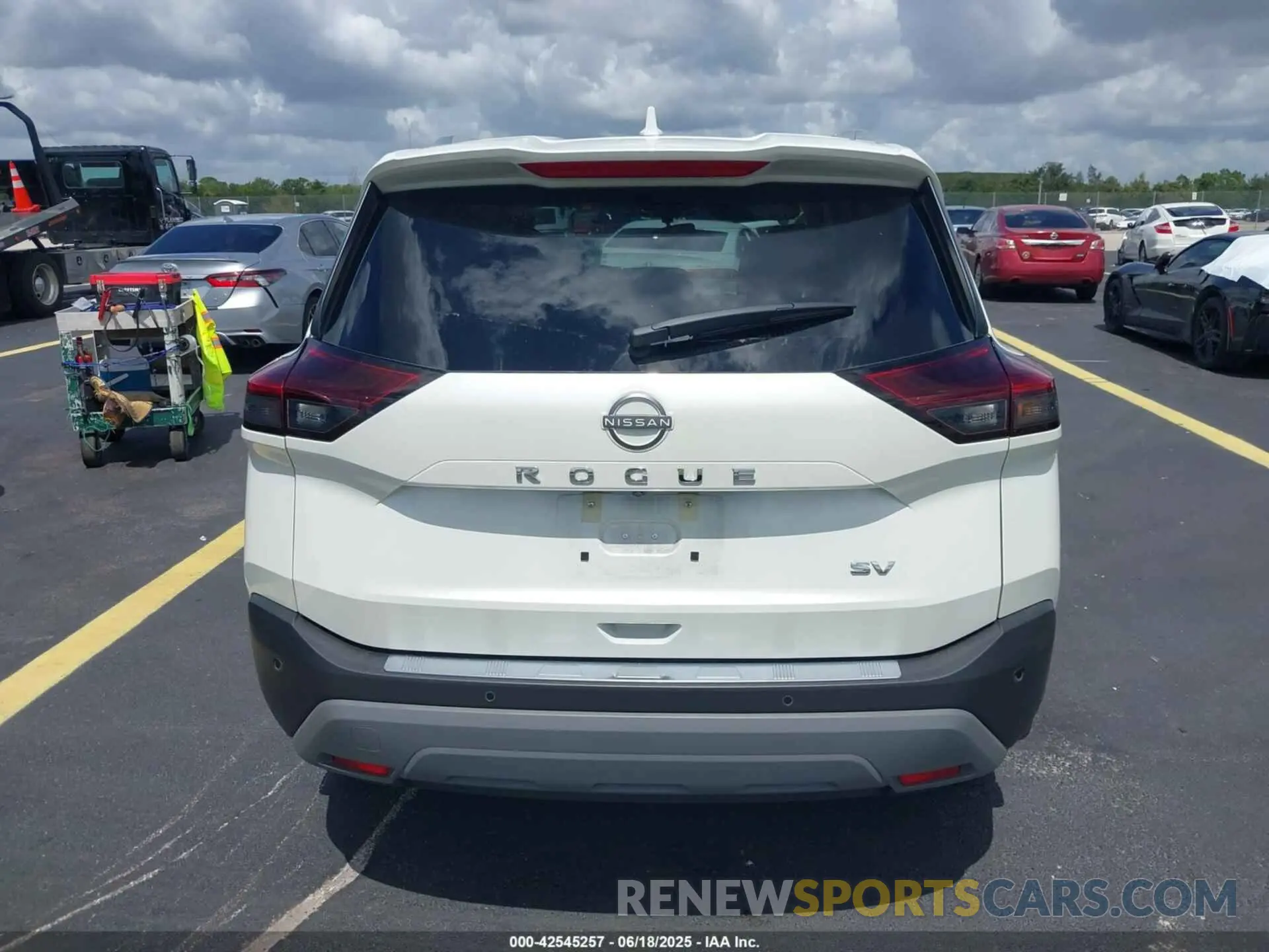17 Photograph of a damaged car 5N1BT3BA4PC879059 NISSAN ROGUE 2023
