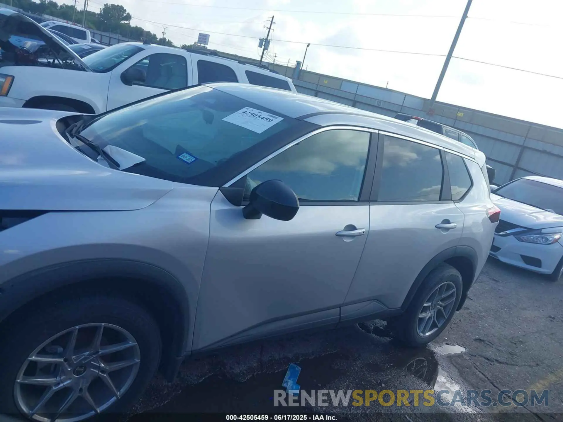 14 Photograph of a damaged car 5N1BT3BA6PC786348 NISSAN ROGUE 2023