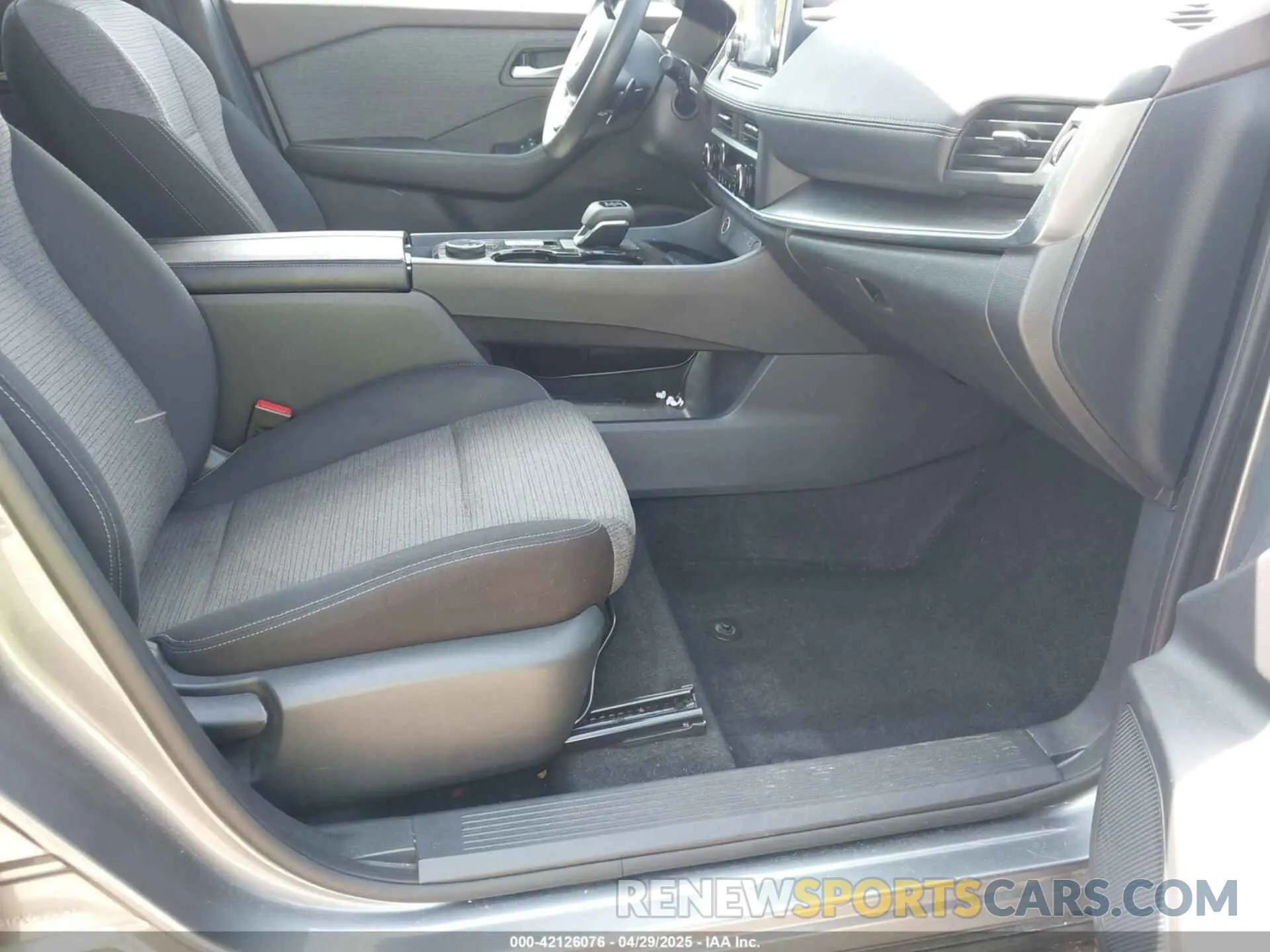 5 Photograph of a damaged car 5N1BT3BB1PC795371 NISSAN ROGUE 2023