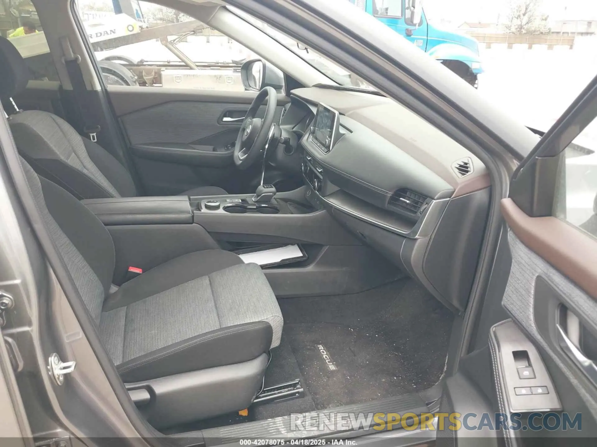 5 Photograph of a damaged car JN8BT3BB4PW472231 NISSAN ROGUE 2023
