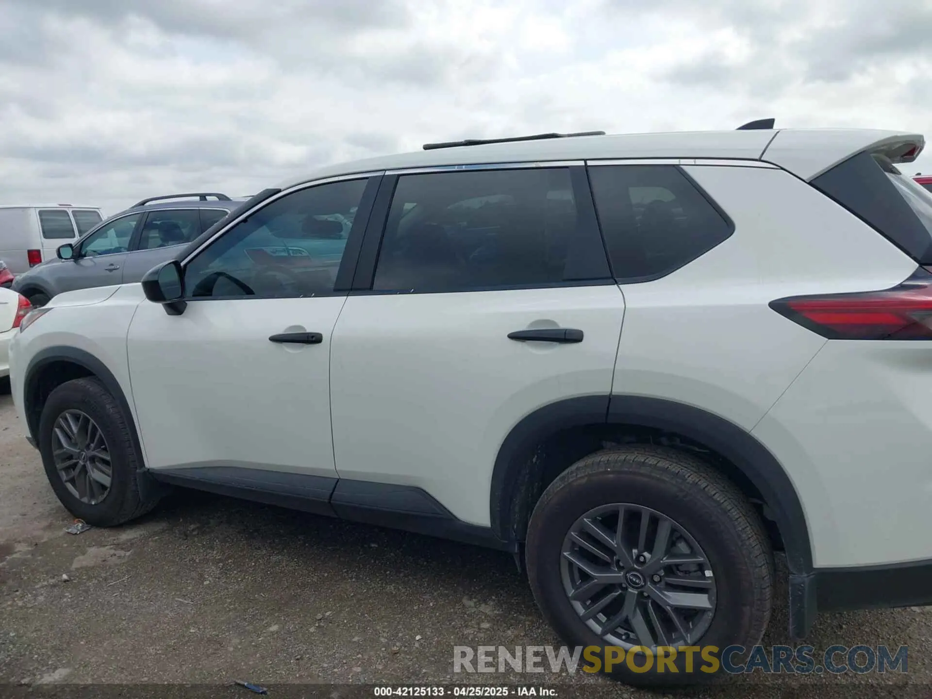 14 Photograph of a damaged car 5N1BT3AA2RC759541 NISSAN ROGUE 2024