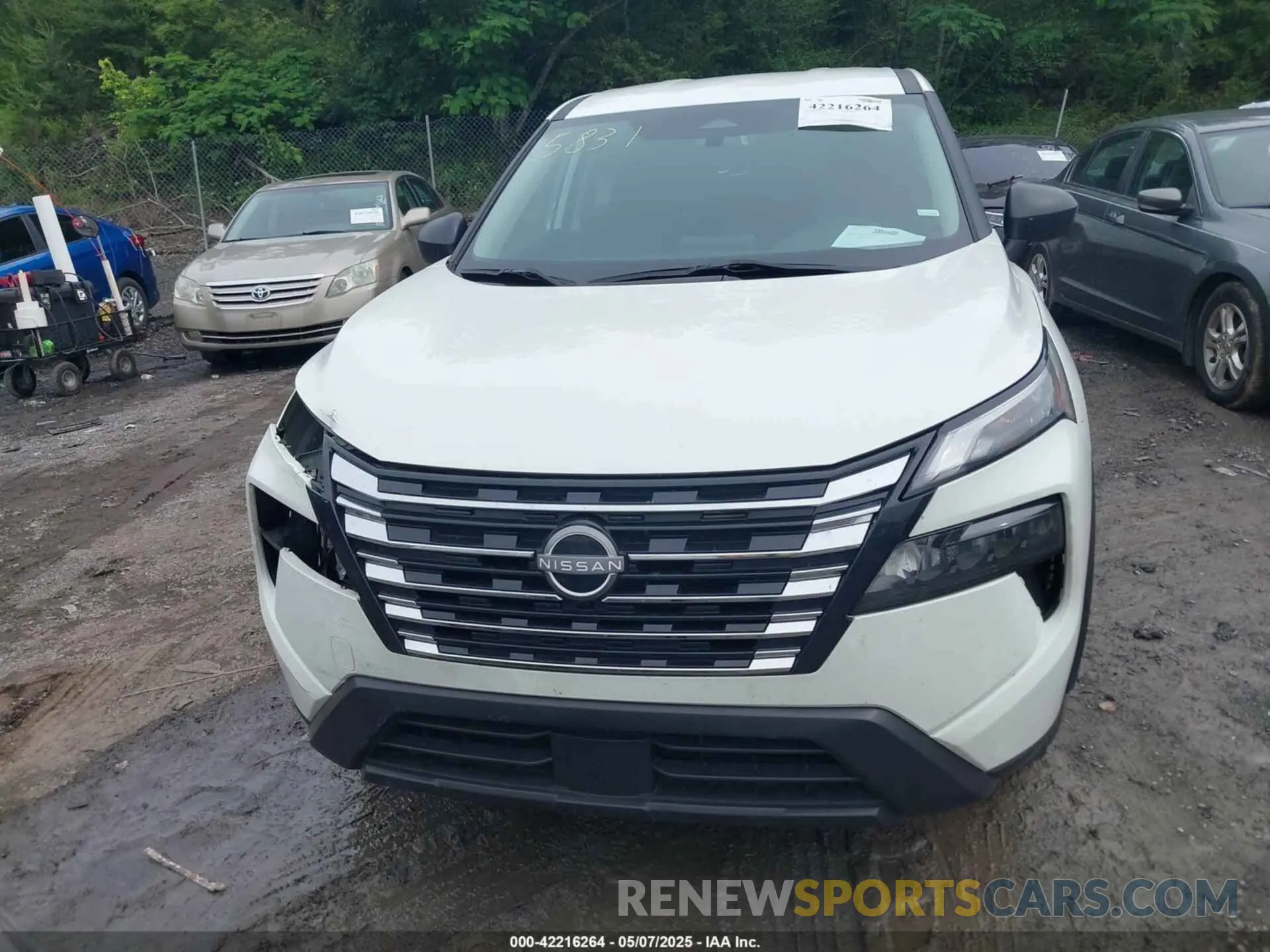 12 Photograph of a damaged car 5N1BT3AA4RC681960 NISSAN ROGUE 2024
