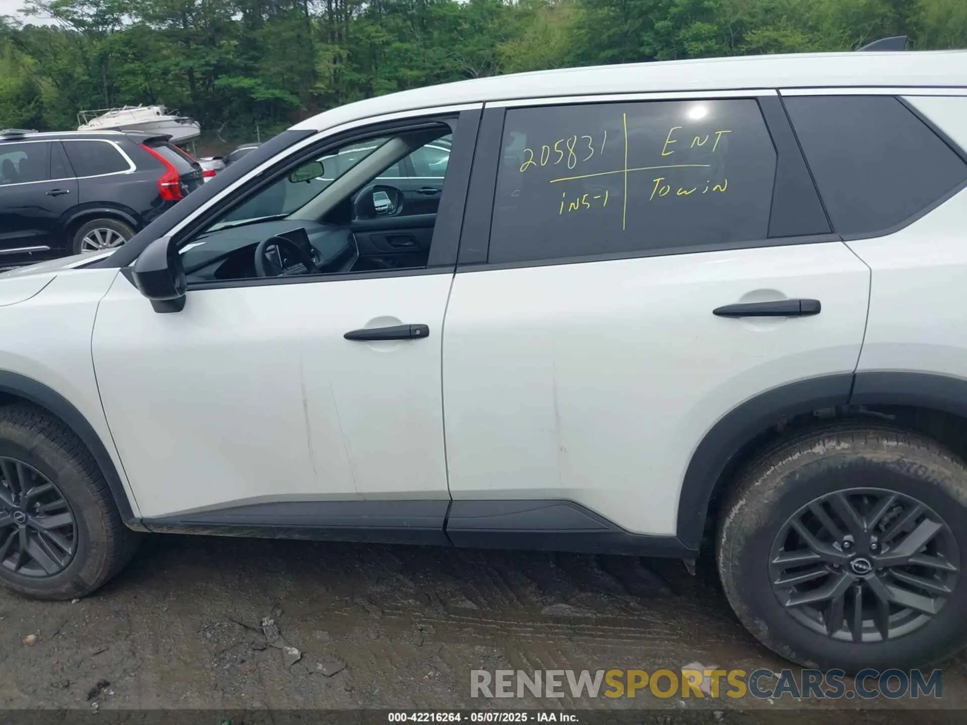 14 Photograph of a damaged car 5N1BT3AA4RC681960 NISSAN ROGUE 2024