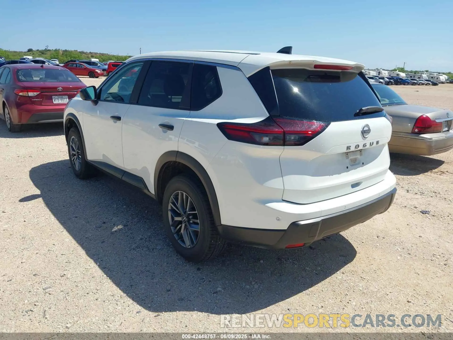 3 Photograph of a damaged car 5N1BT3AA7RC670225 NISSAN ROGUE 2024